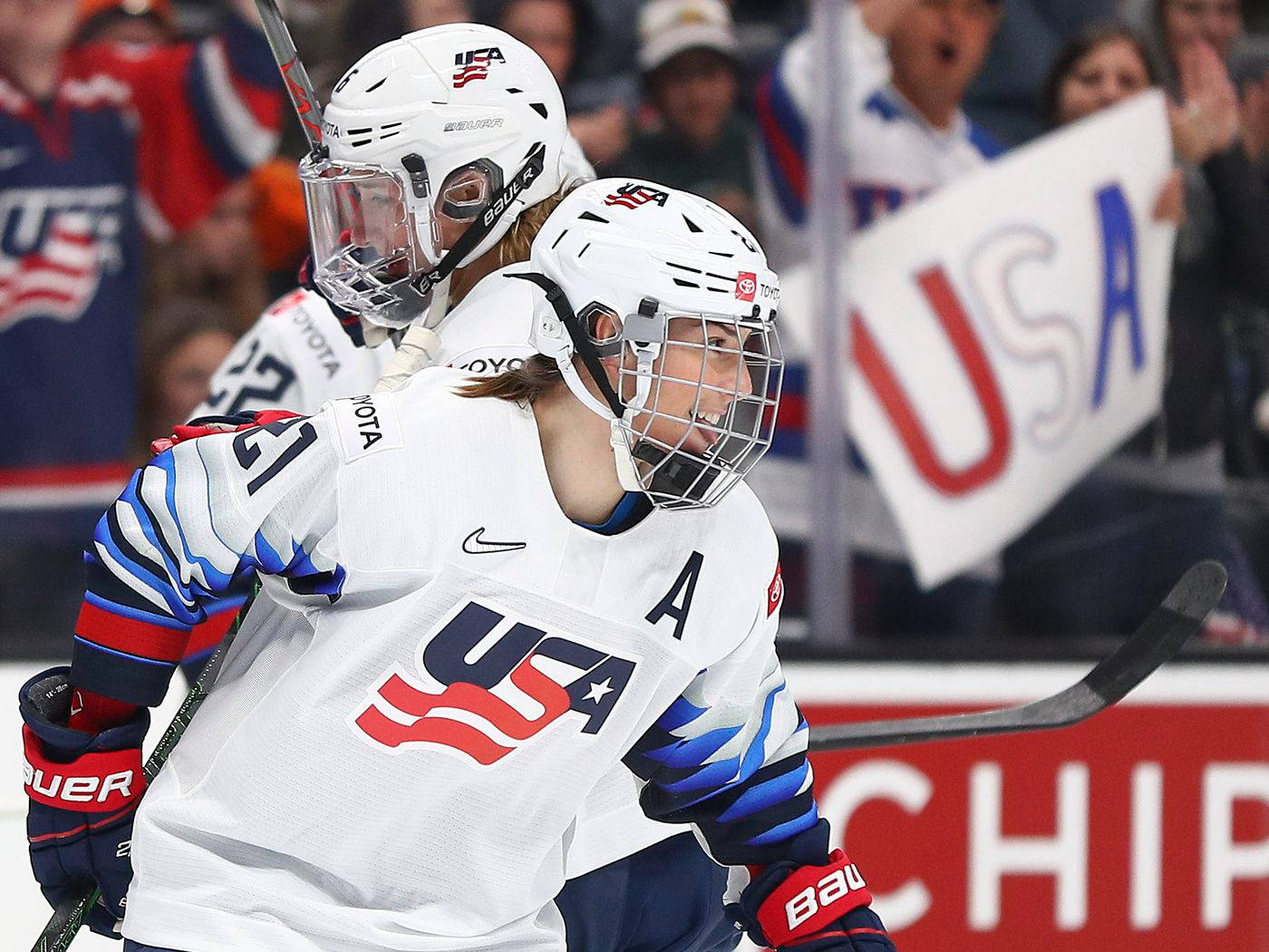 1400x1050 Download Hilary Knight World Class Athlete Wallpaper