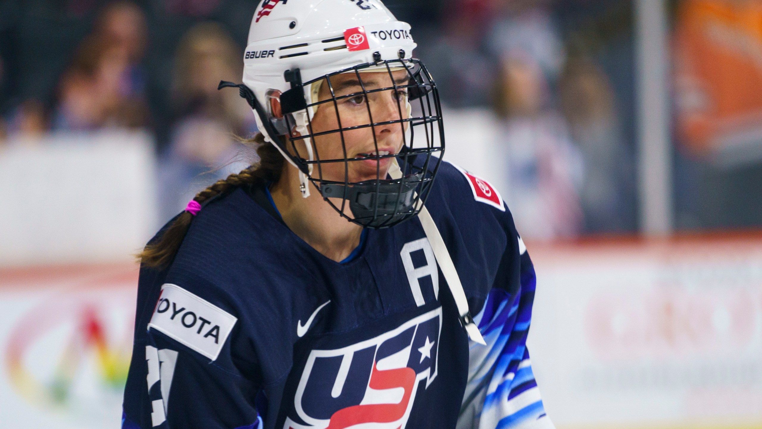 2560x1440 US women's hockey once again led by a shining Knight