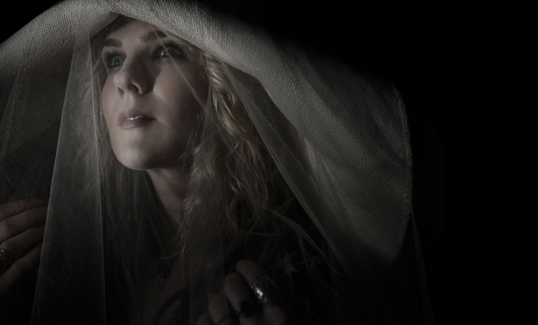 2048x1239 Lily Rabe Wallpaper