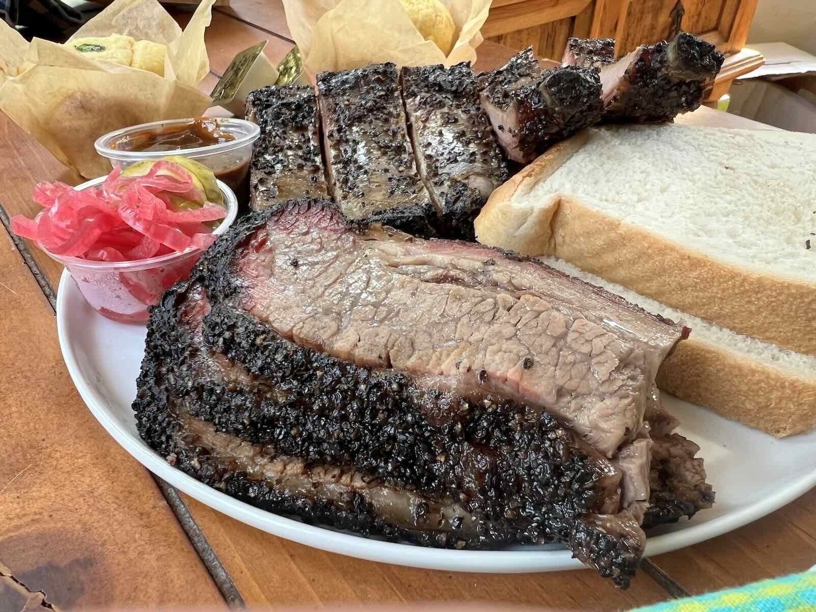 1600x1200 Must Try Milwaukee: BBQ