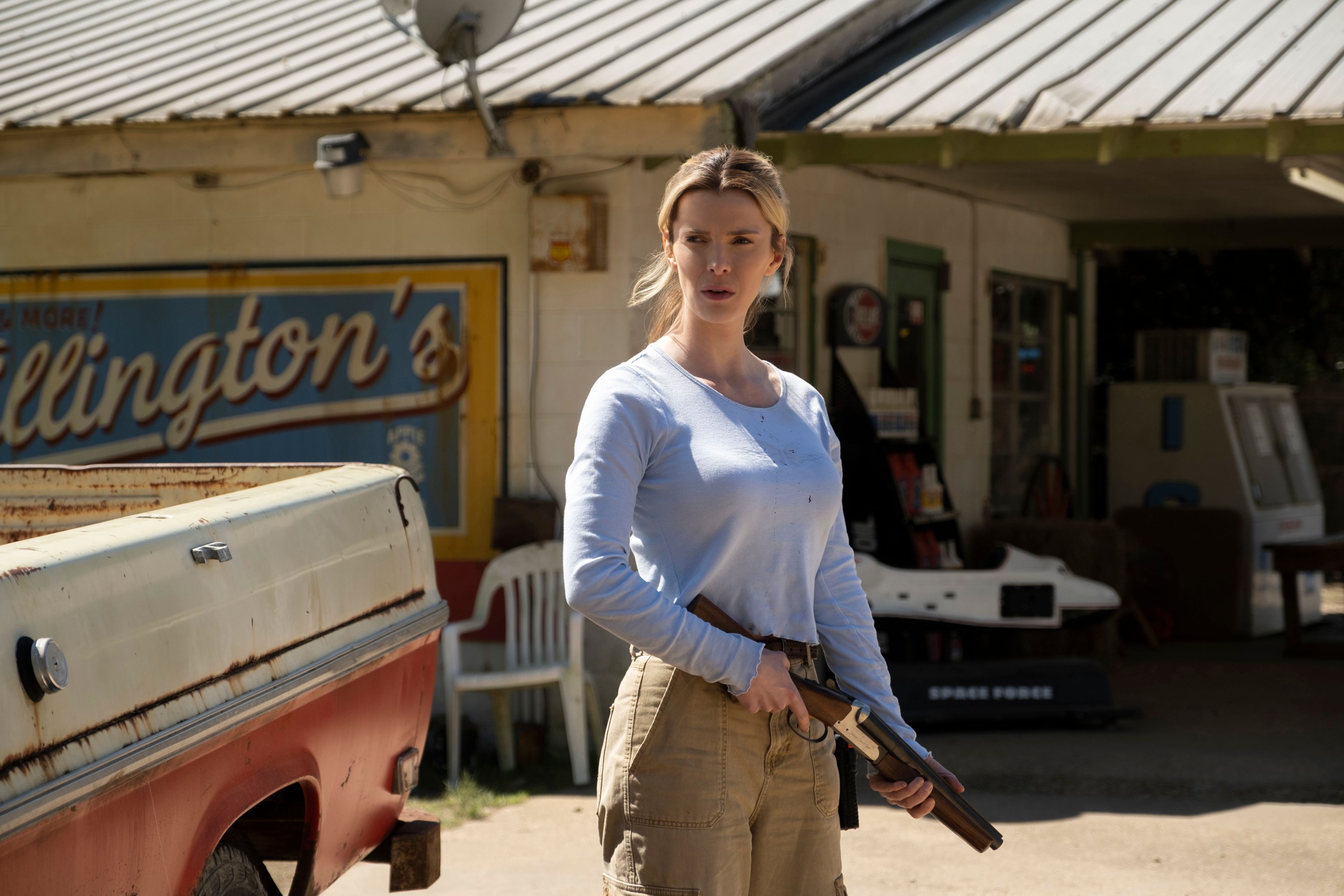 3840x2560 Betty Gilpin Wallpaper and Background: Free HD Download