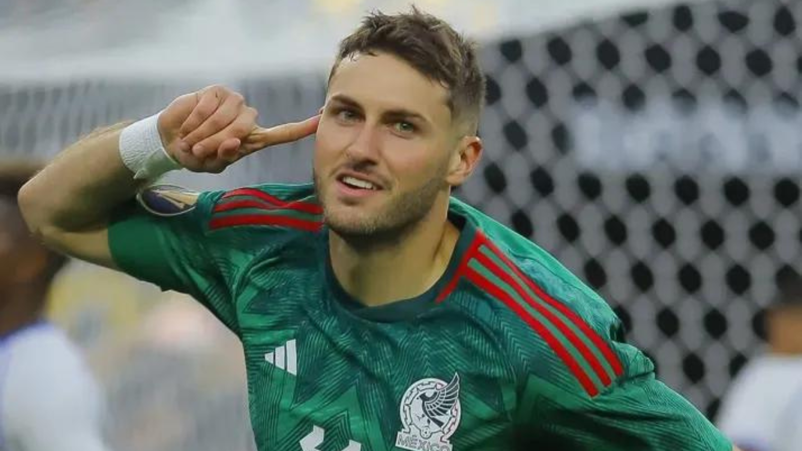 1600x900 Santiago Giménez: “No hay ningún héroe aquí, todos somos uno” Deportes Sports Weekly