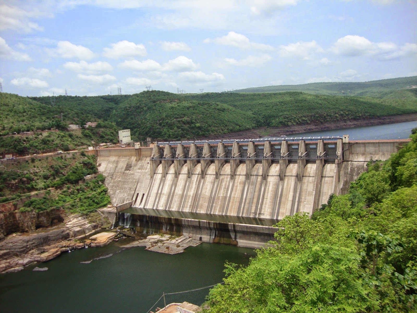 1600x1200 Holiday Express Guide: Srisailam Dam Image