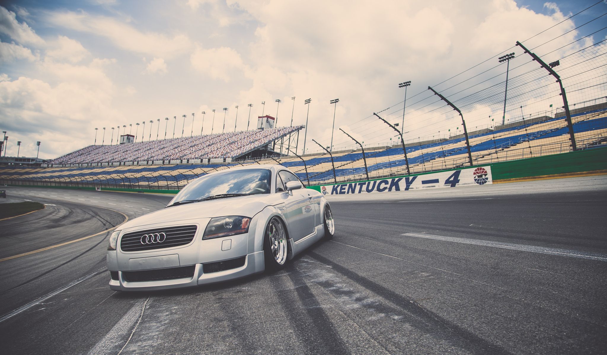 2048x1199 Desktop wallpaper: Vehicles, Audi Tt, Audi 4K free download for PC. 317700