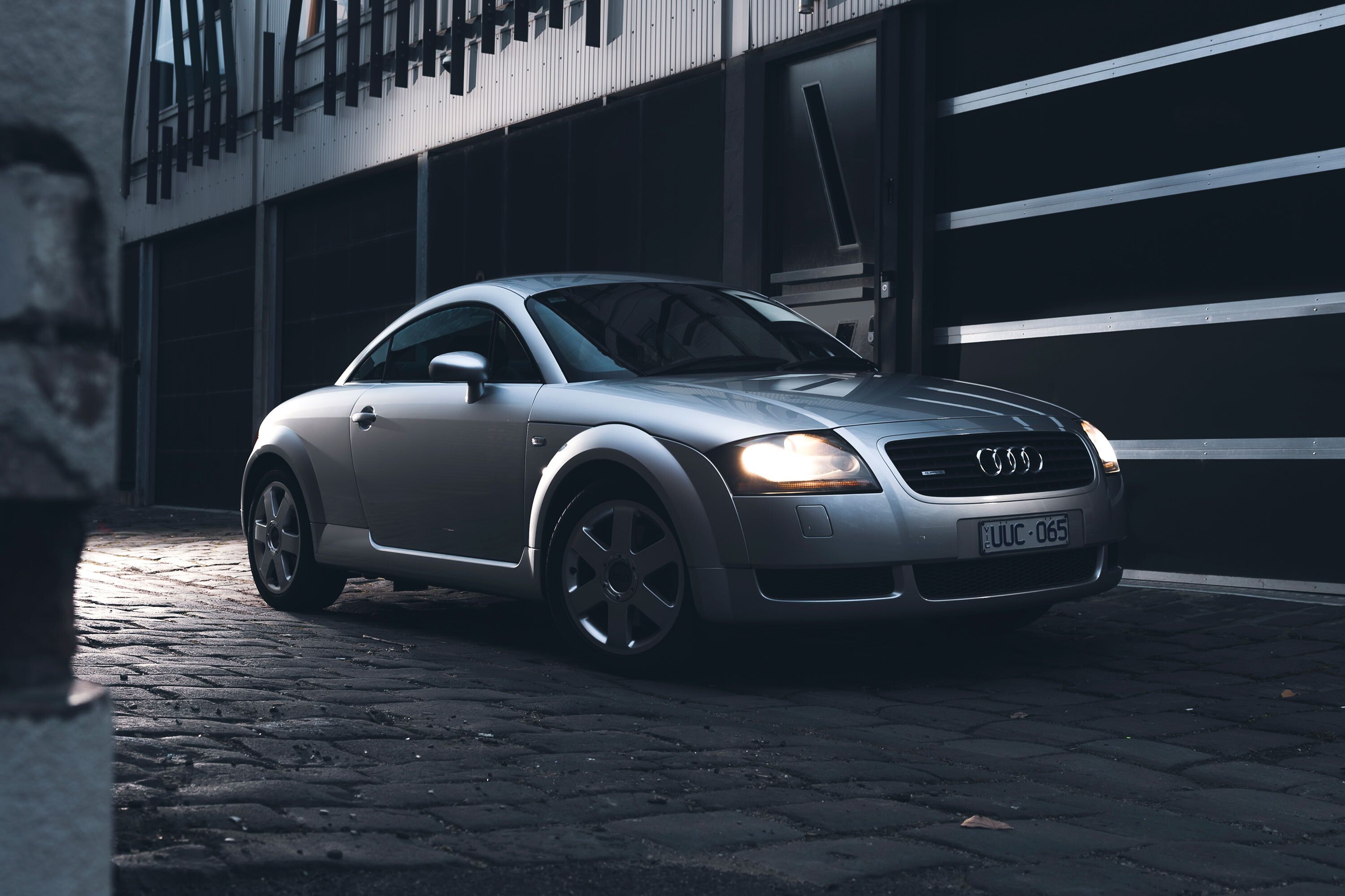 3000x1999 Audi TT: Modern Classic