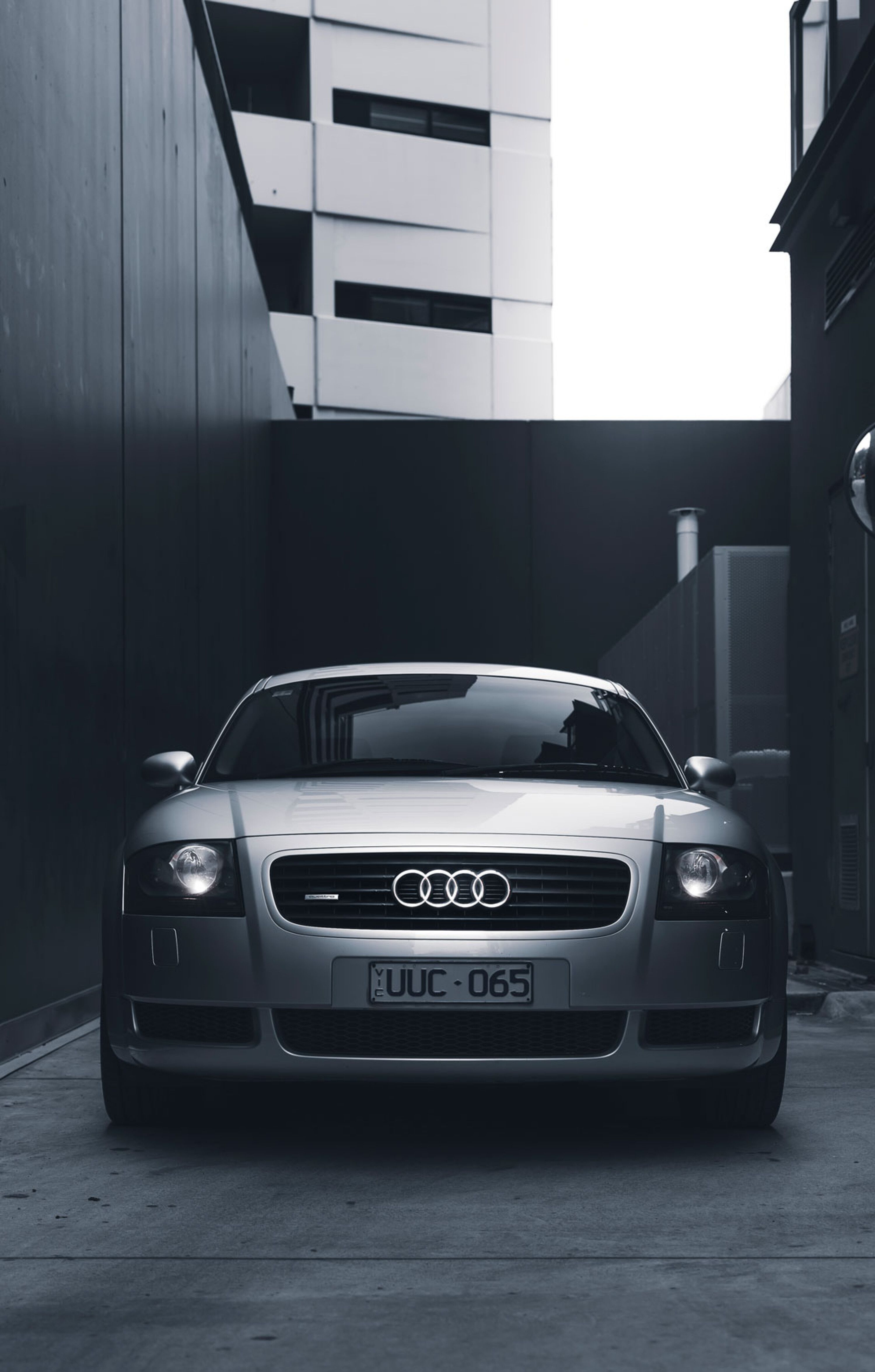 3000x4706 Audi TT: Modern Classic