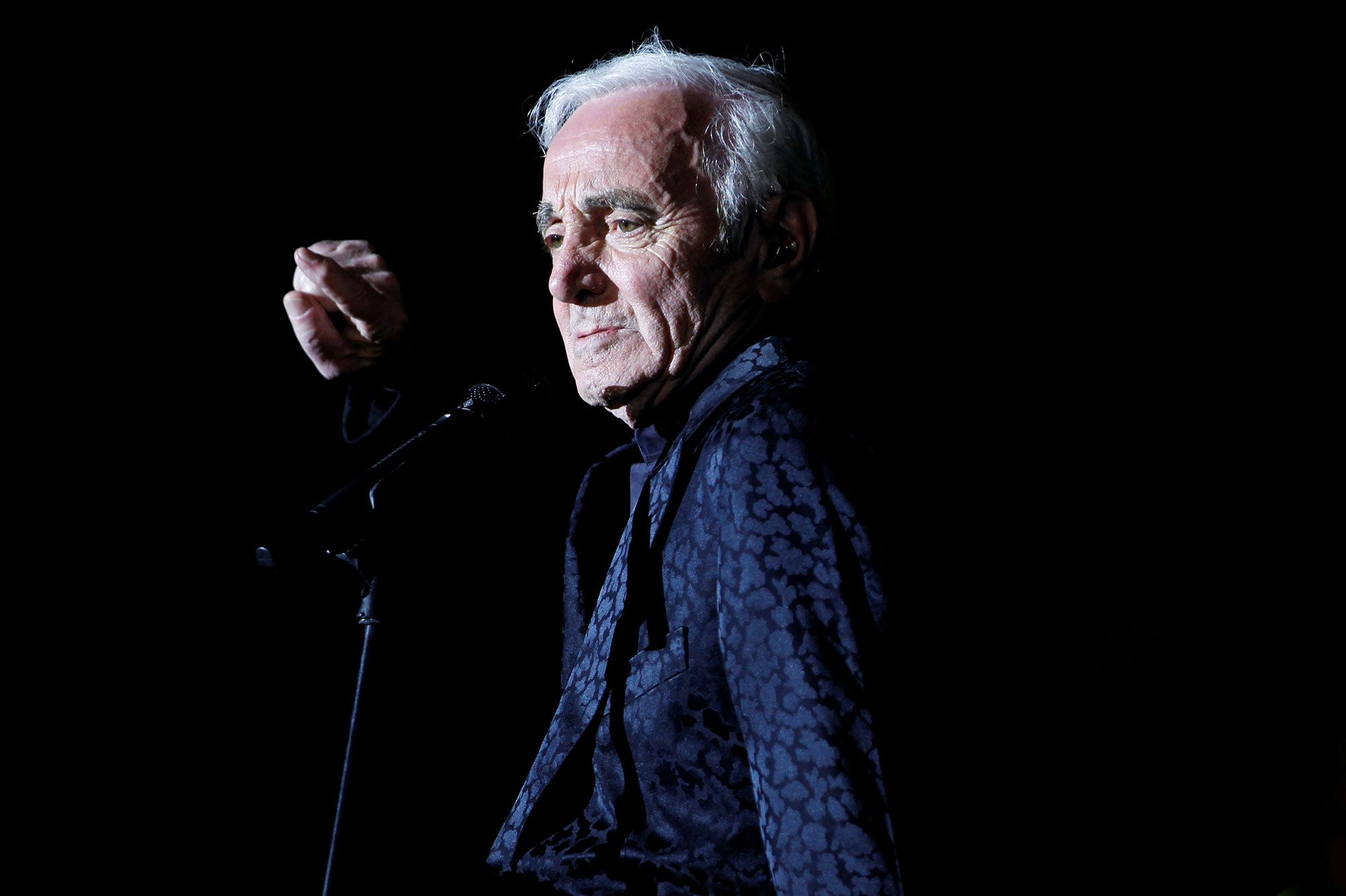 2000x1332 Charles Aznavour Wallpaper