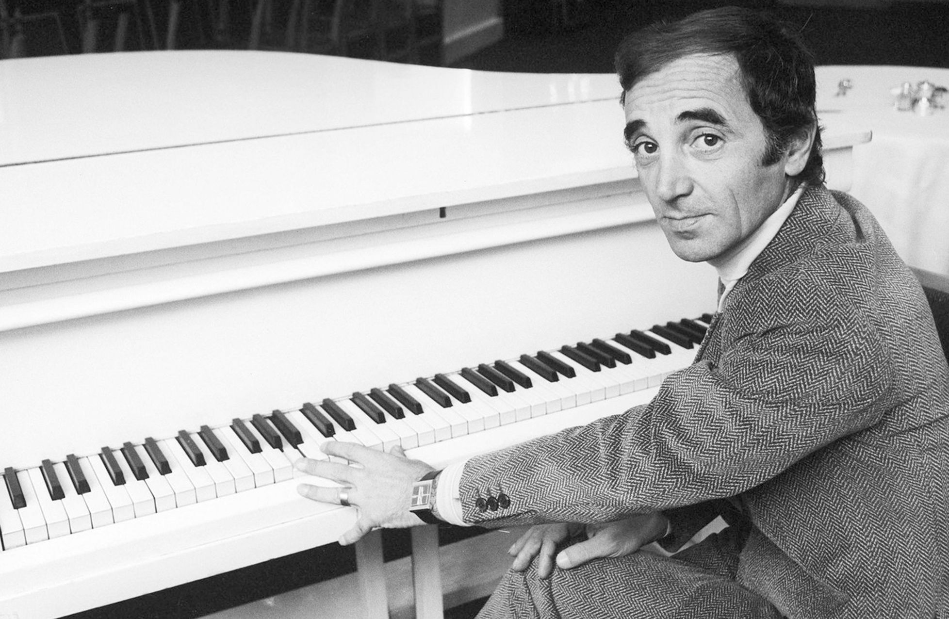 1956x1276 Charles Aznavour Wallpaper