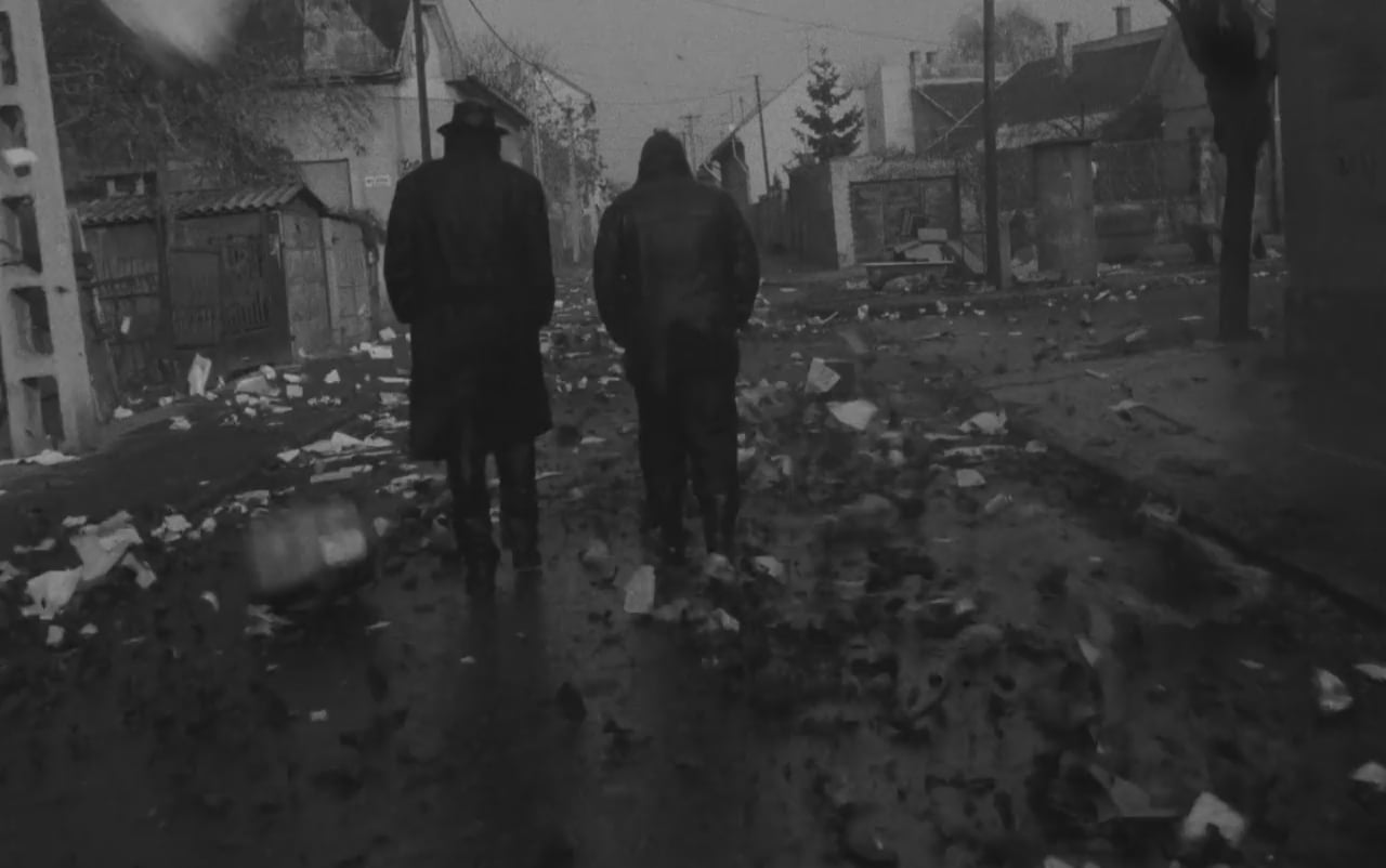 1280x802 Sátántangó (1994) Cinematography: Gábor Medvigy