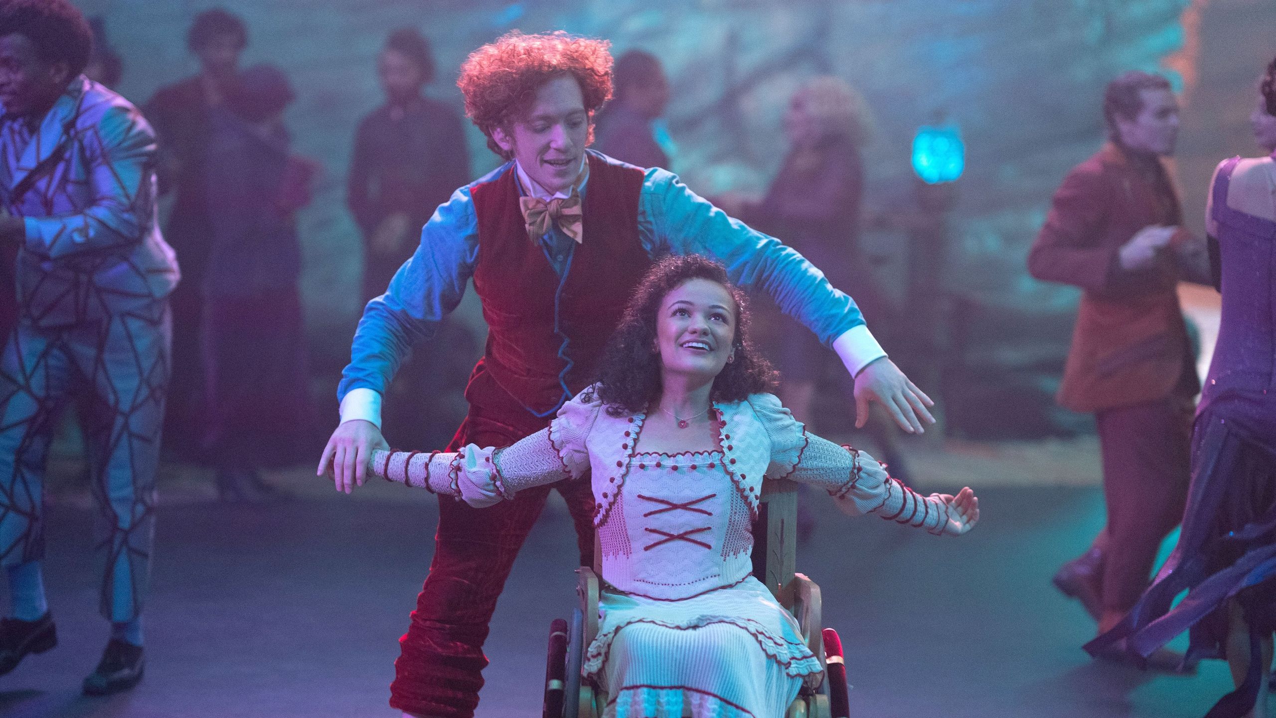 2560x1440 Ethan Slater Played 3 Characters (Including Ariana Grande's Glinda) for His Wicked Audition