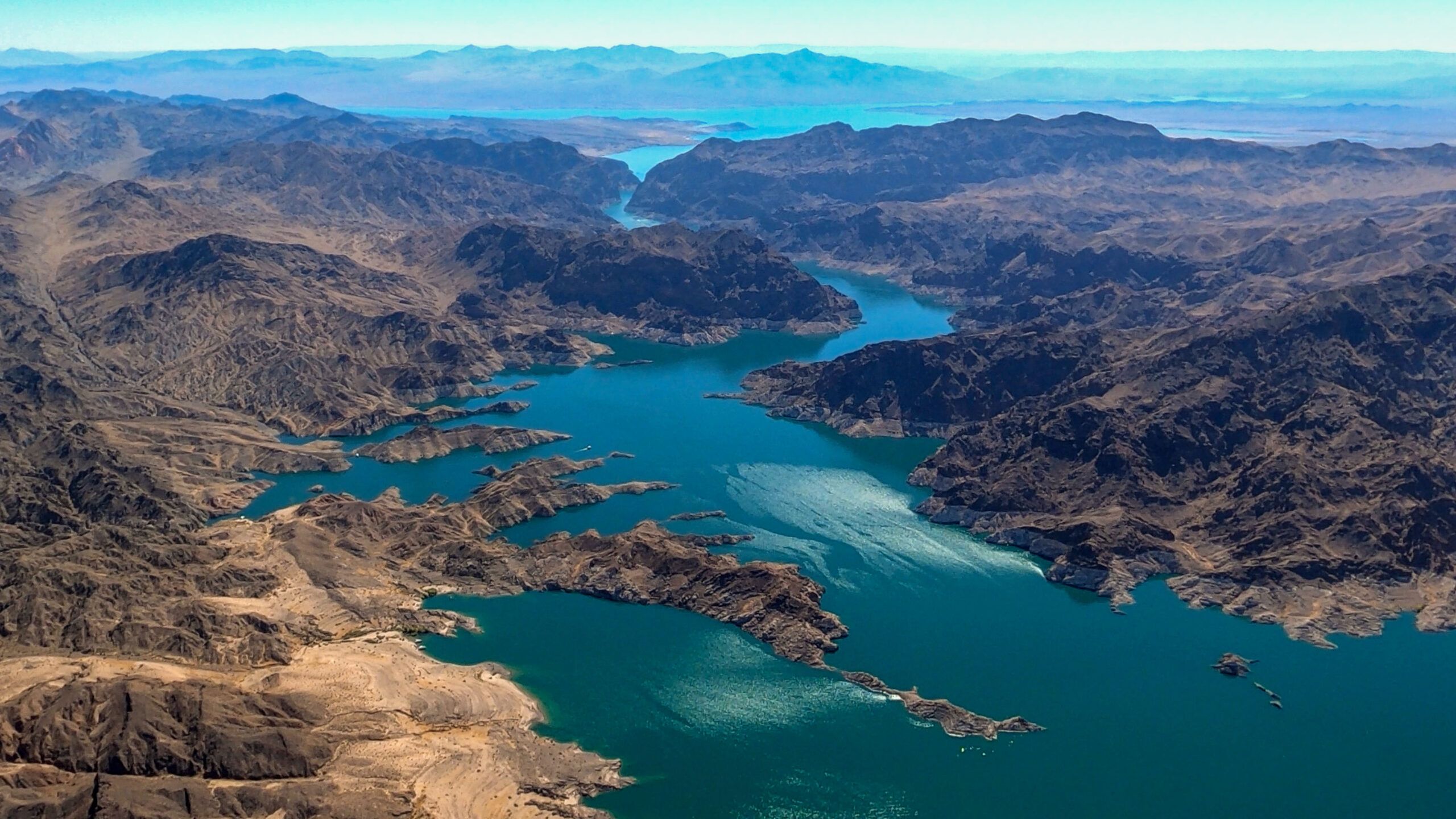 2560x1440 Aerials: Lake Mead and Hoover Dam Water Desk