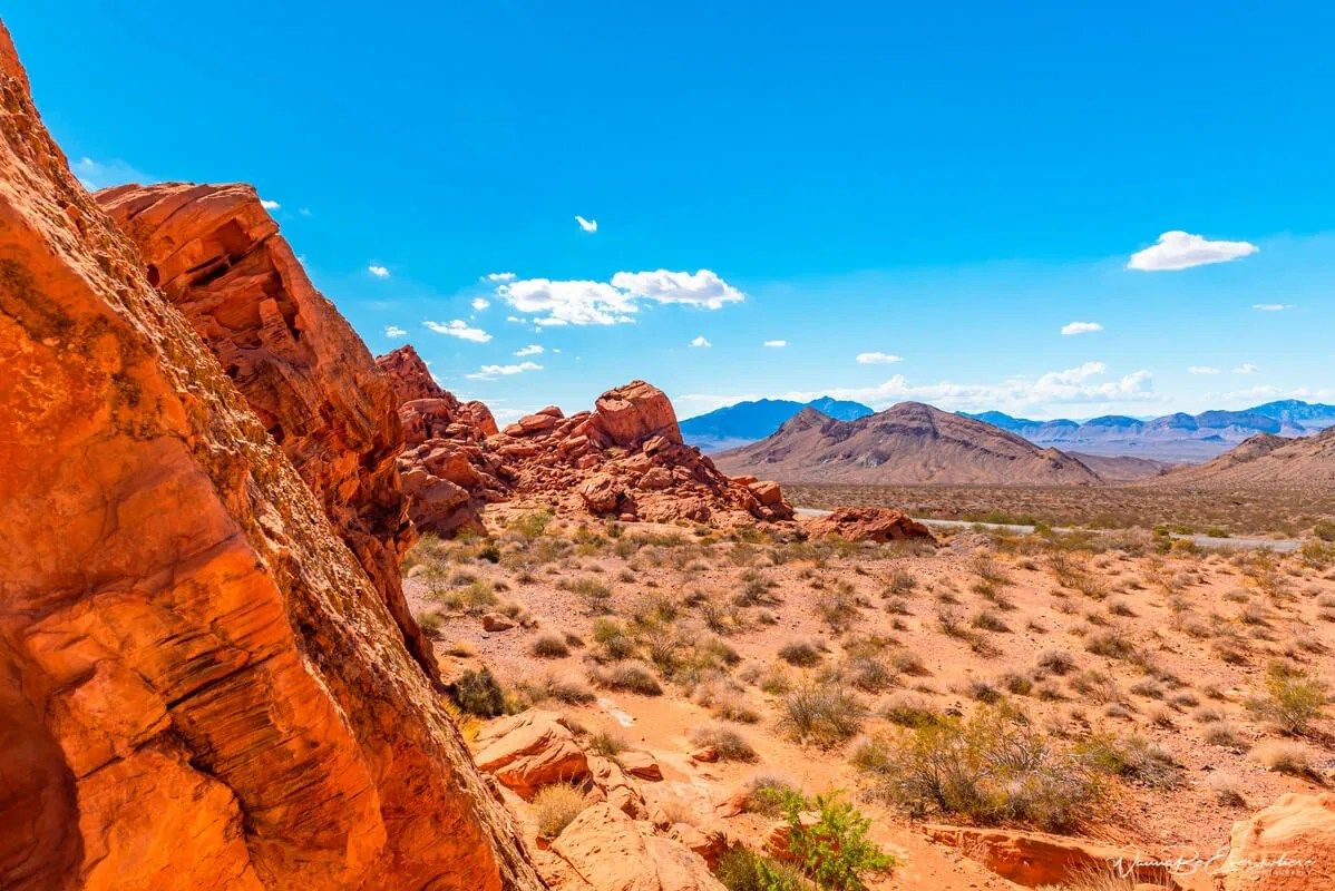 1198x800 Driving through Lake Mead National Recreation Area