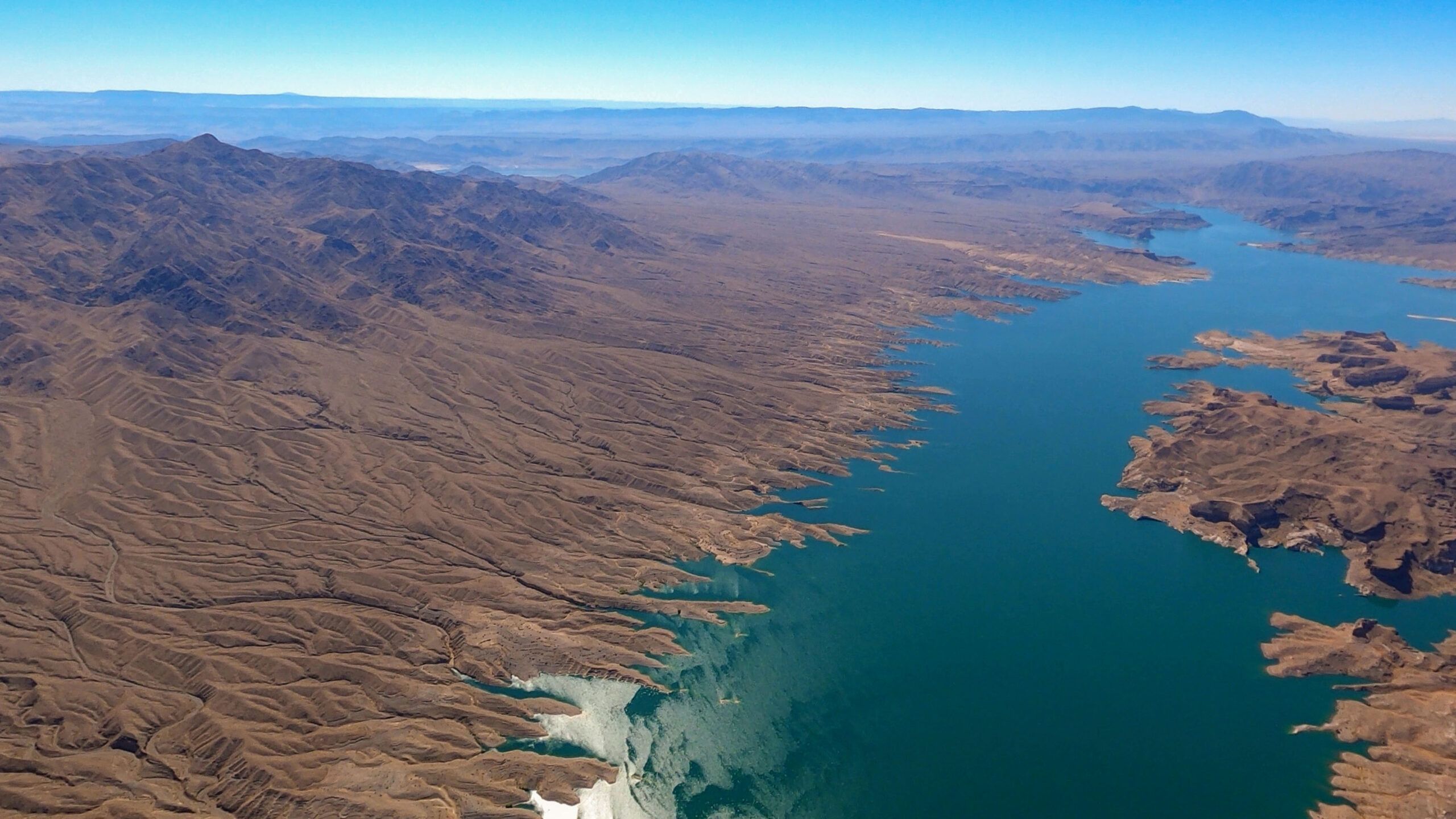 2560x1440 Aerials: Lake Mead and Hoover Dam Water Desk
