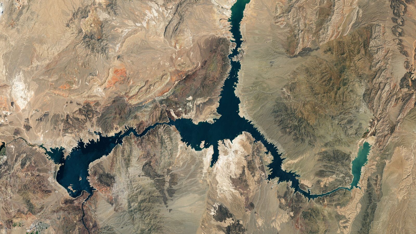 1600x900 See How Far Water Levels in Lake Mead Have Fallen