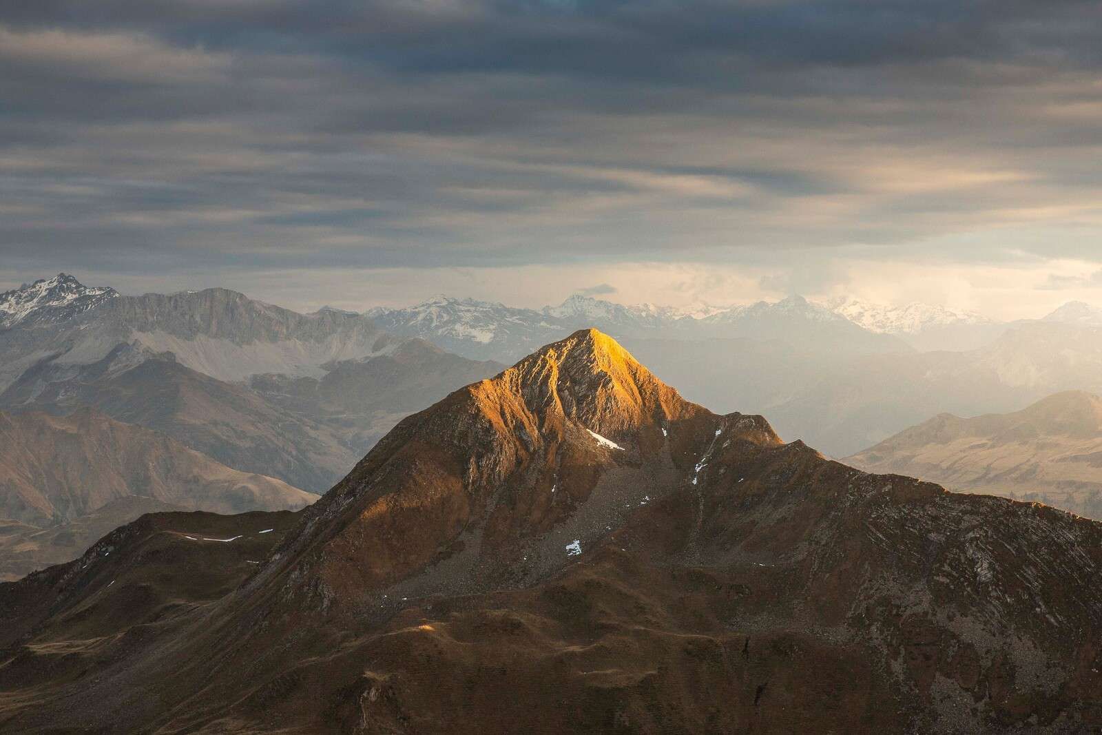 1600x1067 Wall Mural sunlight on mountain top at sunrise