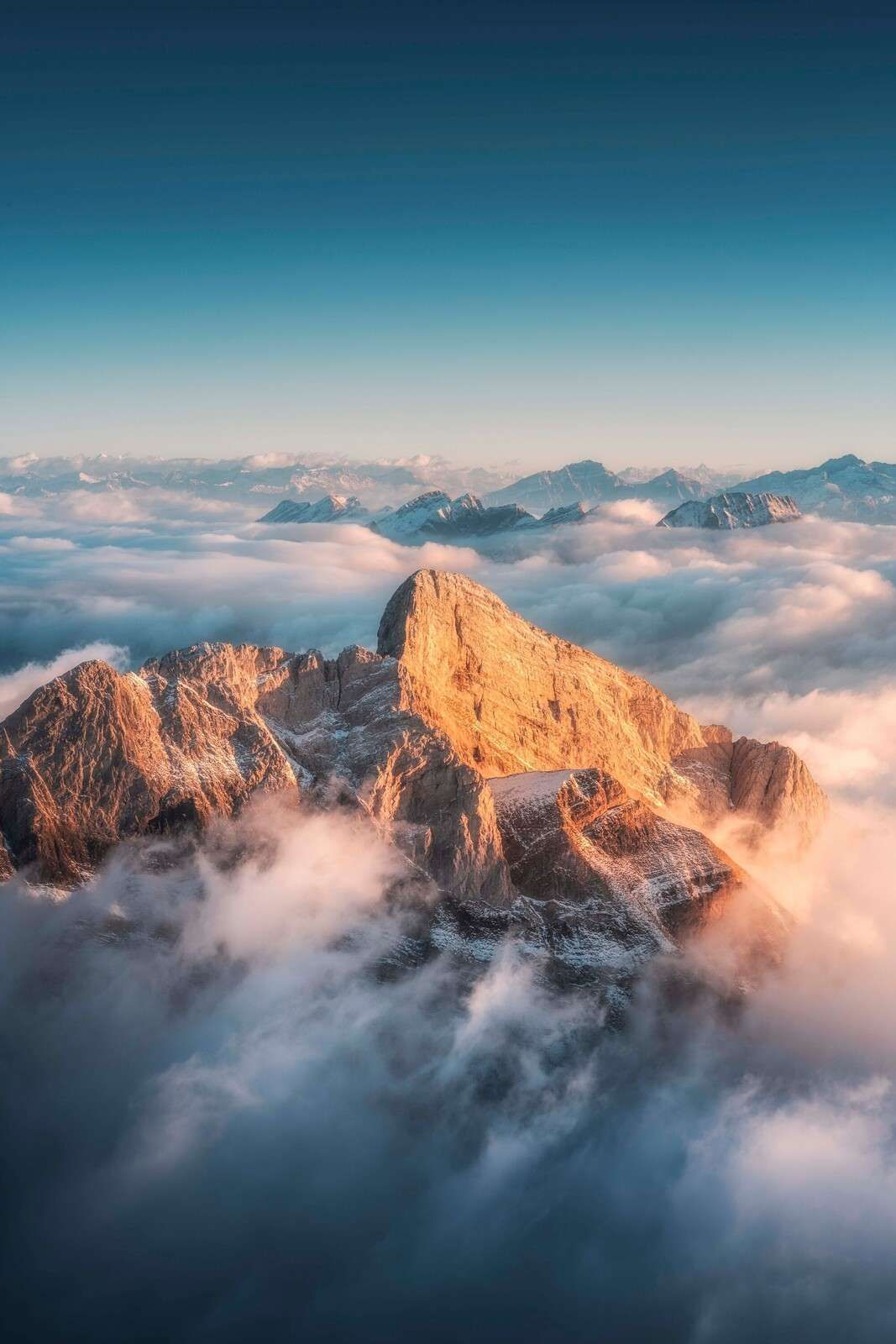1067x1600 Wallpaper Mural mountaintop in morning mist