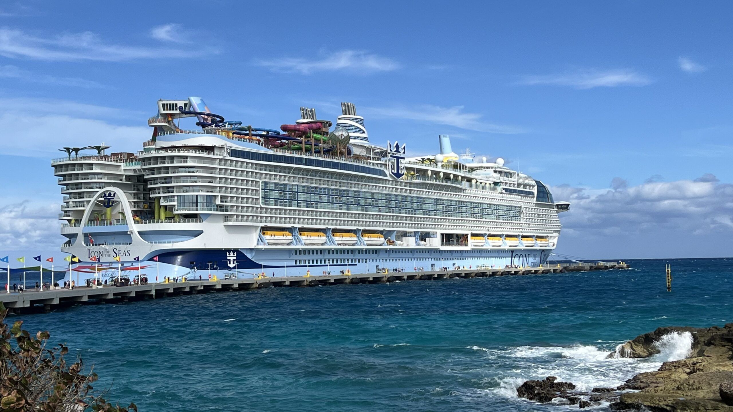 2560x1440 What's Included on Icon of the Seas Mouse Travels