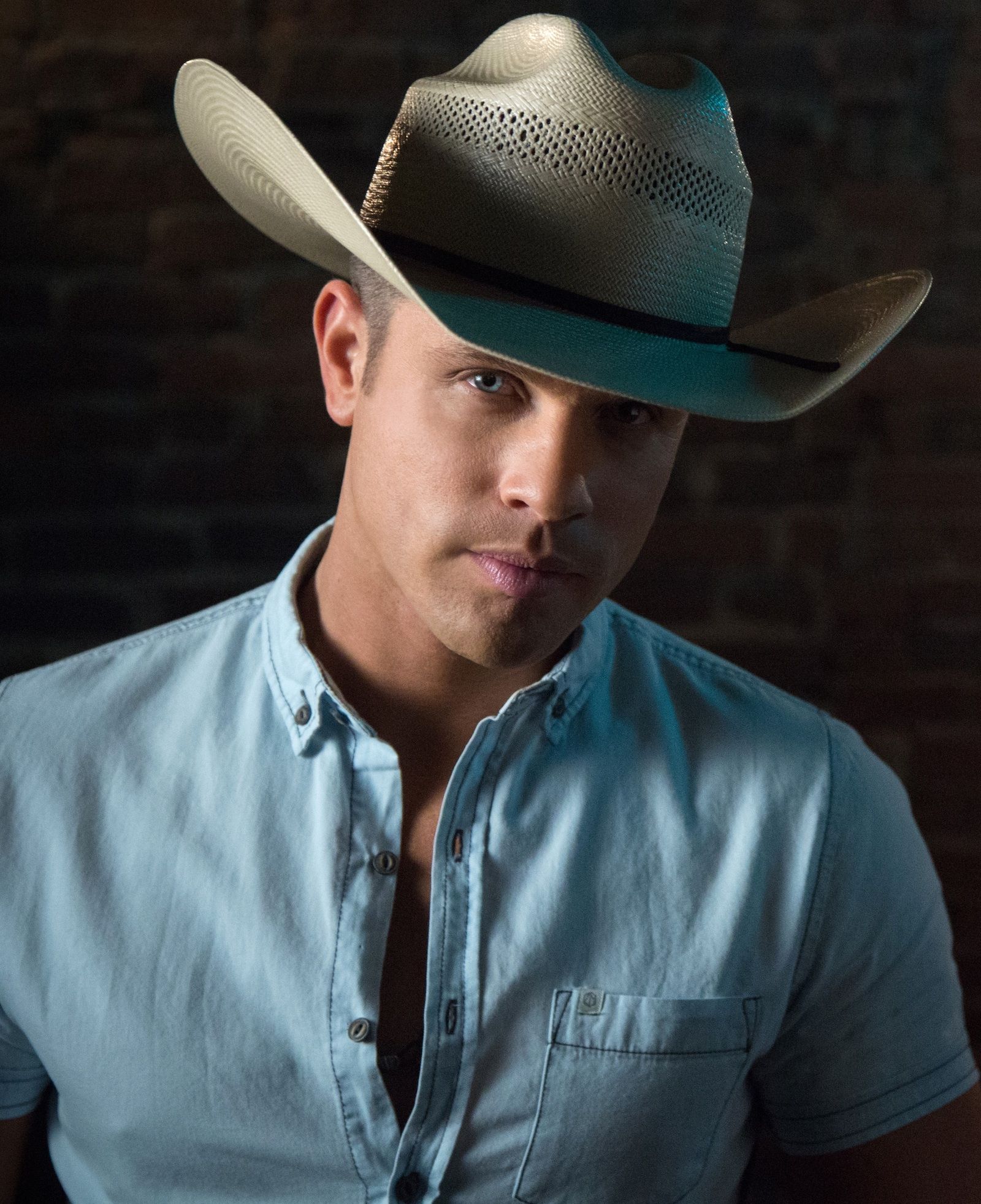 1600x1965 Dustin Lynch: Movies, TV