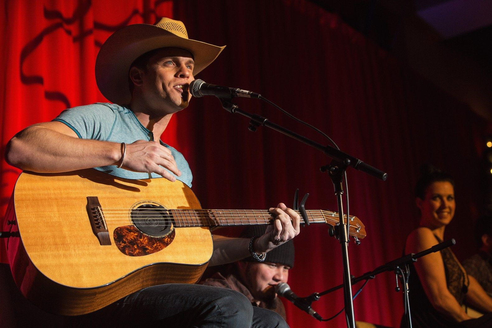 1581x1054 Dustin Lynch's 'Where It's At' Album Reflects Years of Growth
