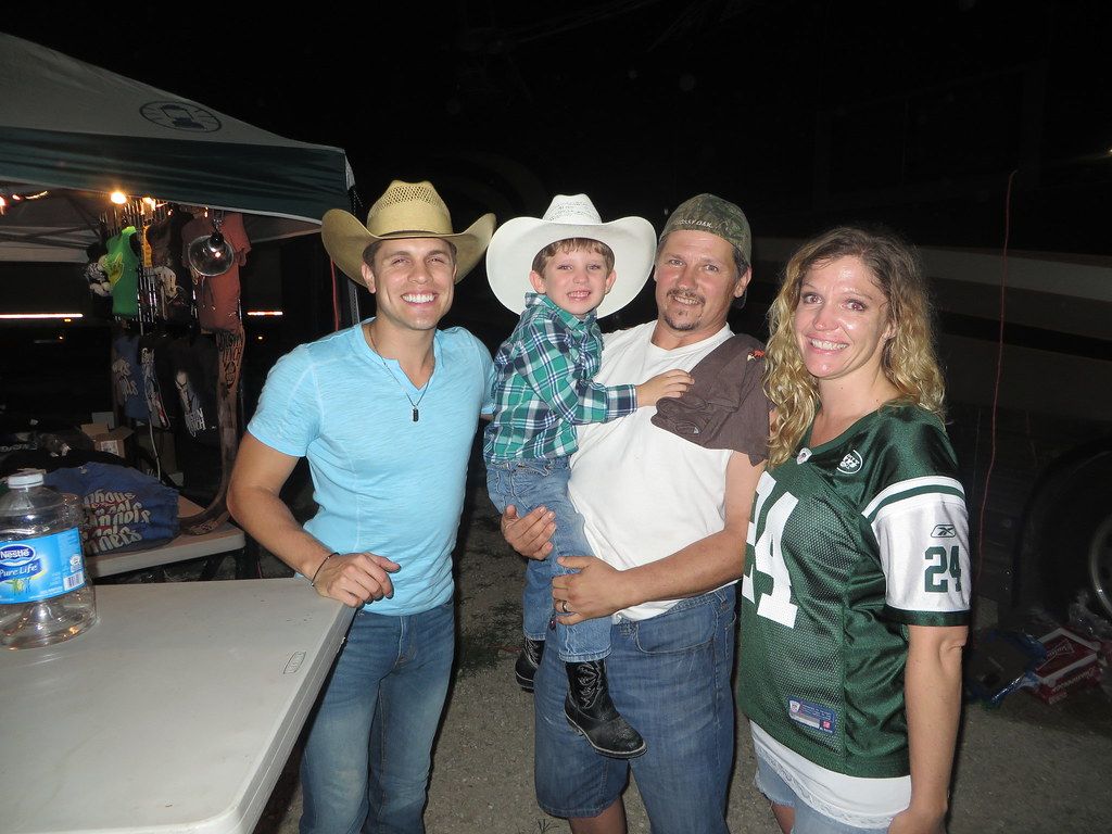 1024x768 Max and Dustin Lynch