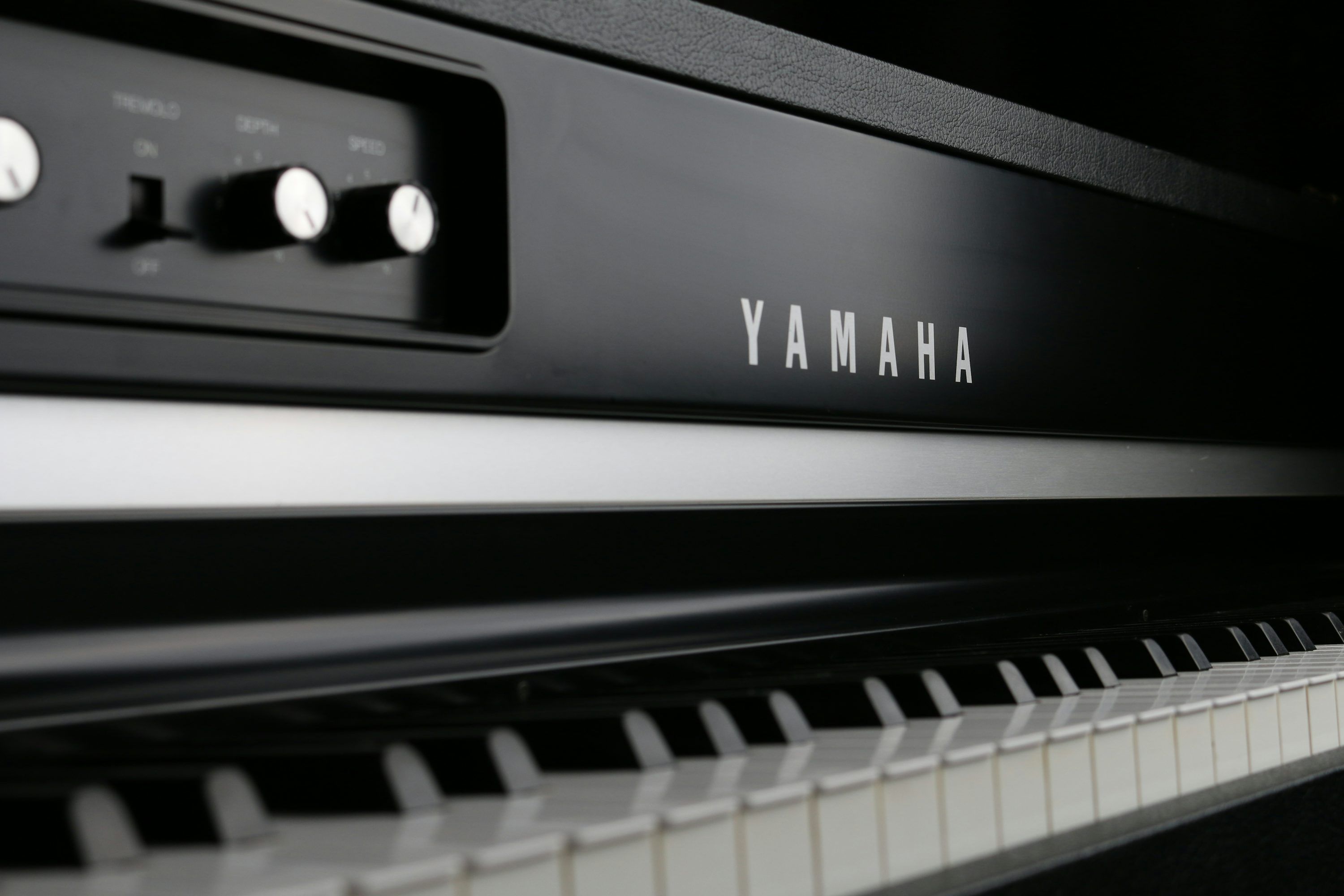 3000x2000 Close up photography of black Yamaha piano photo