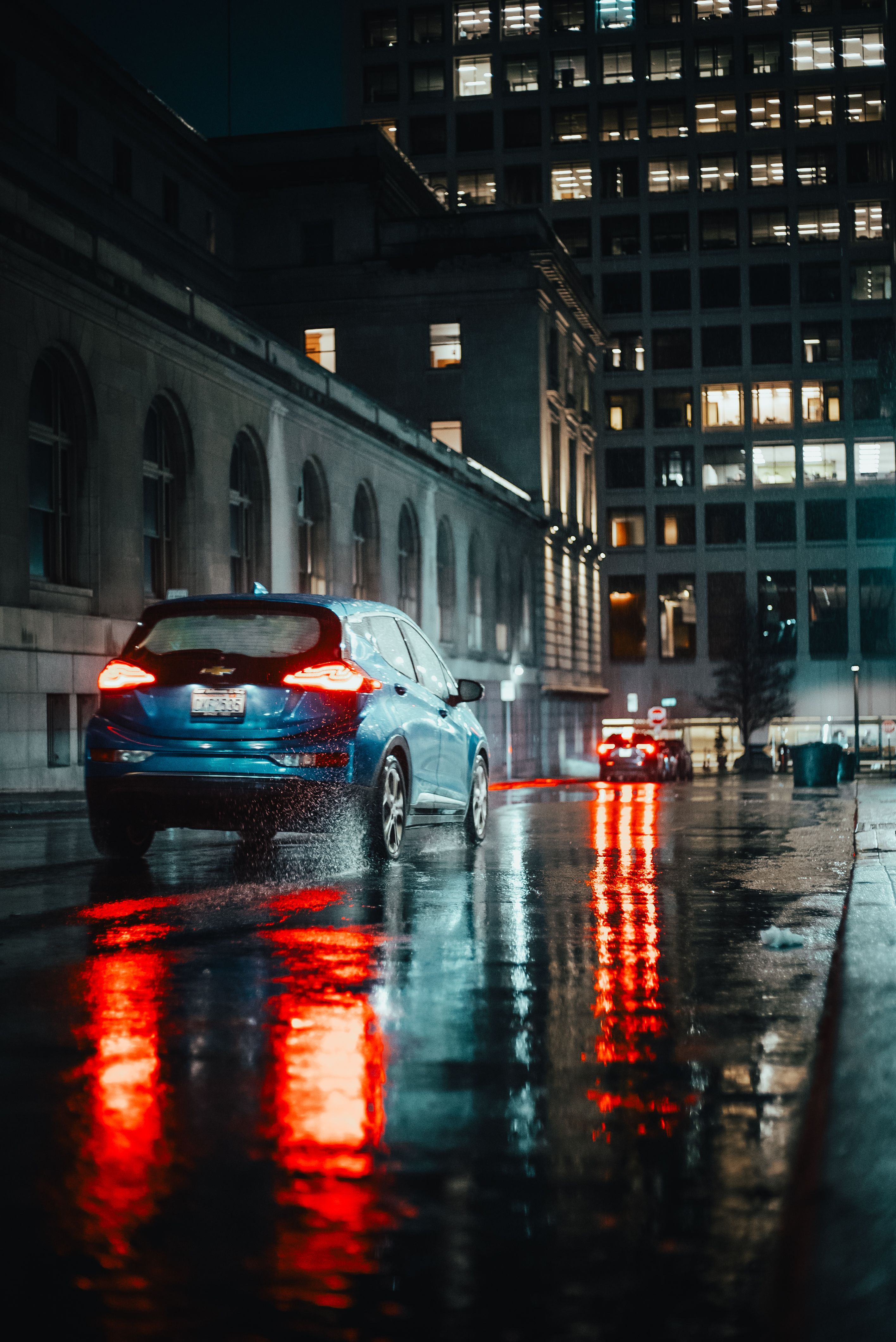 2832x4240 Cars on Street in Rain at Night · Free