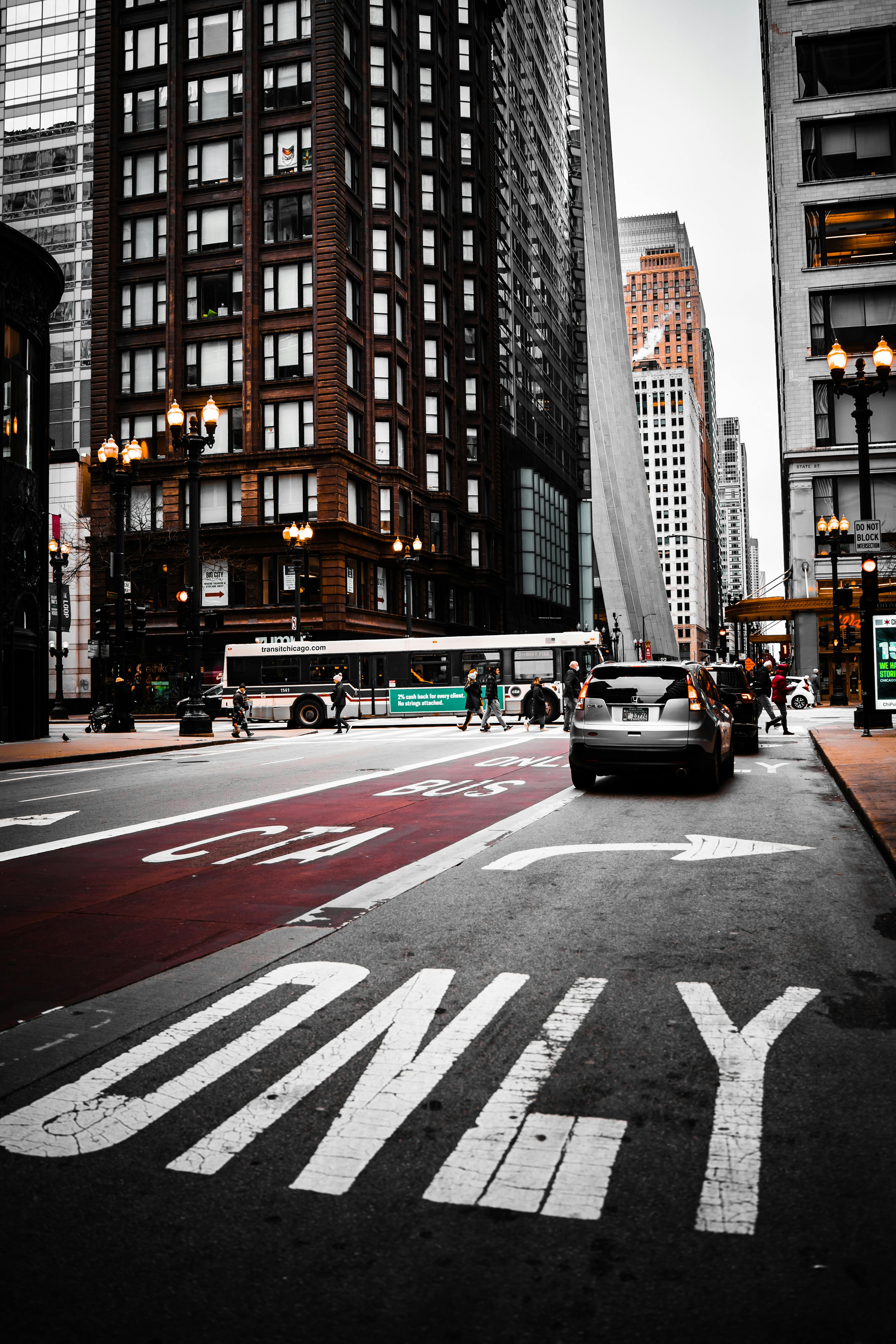 3581x5372 Cars on Street in City · Free