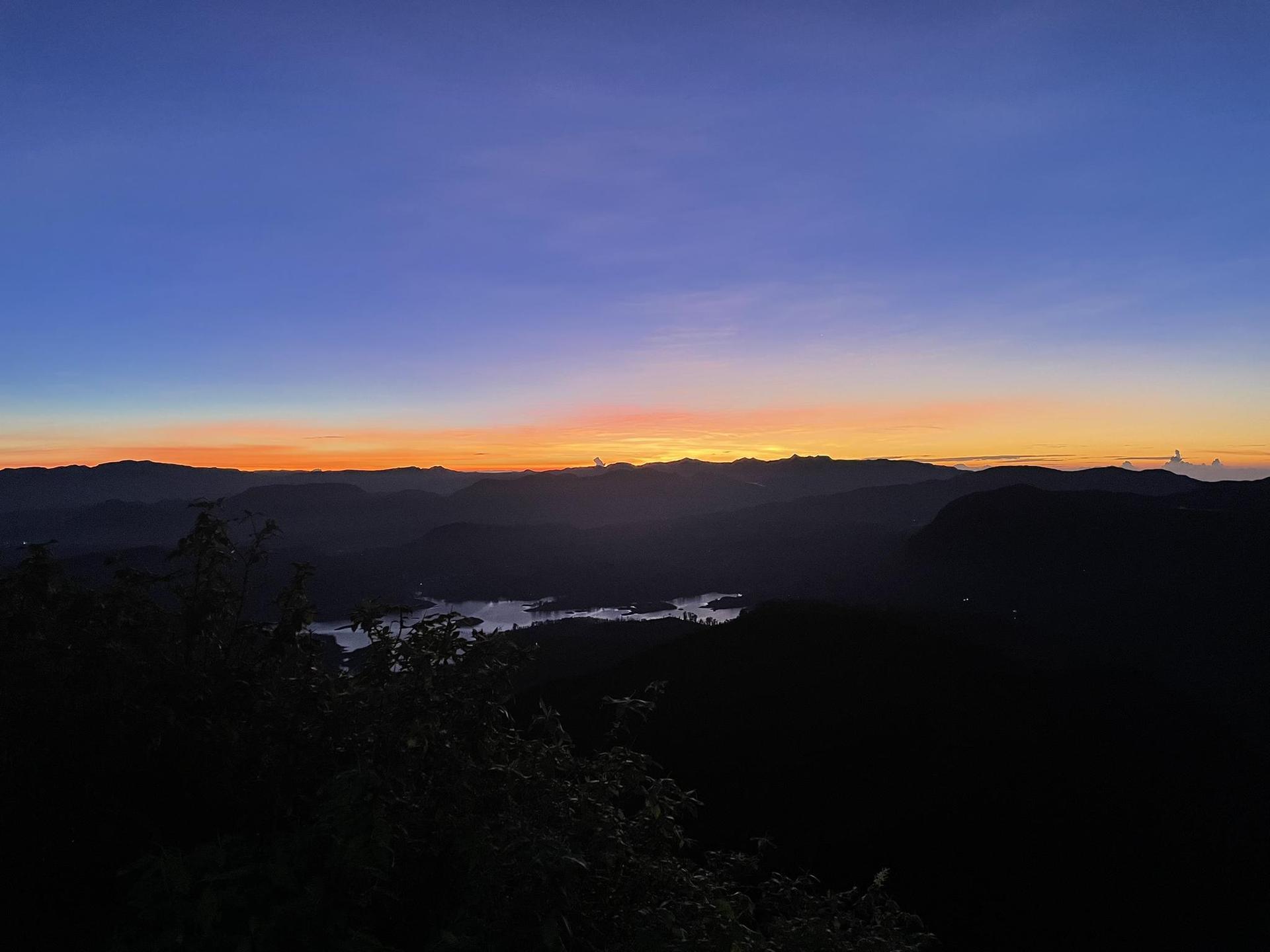 1920x1440 View of Adam's Peak