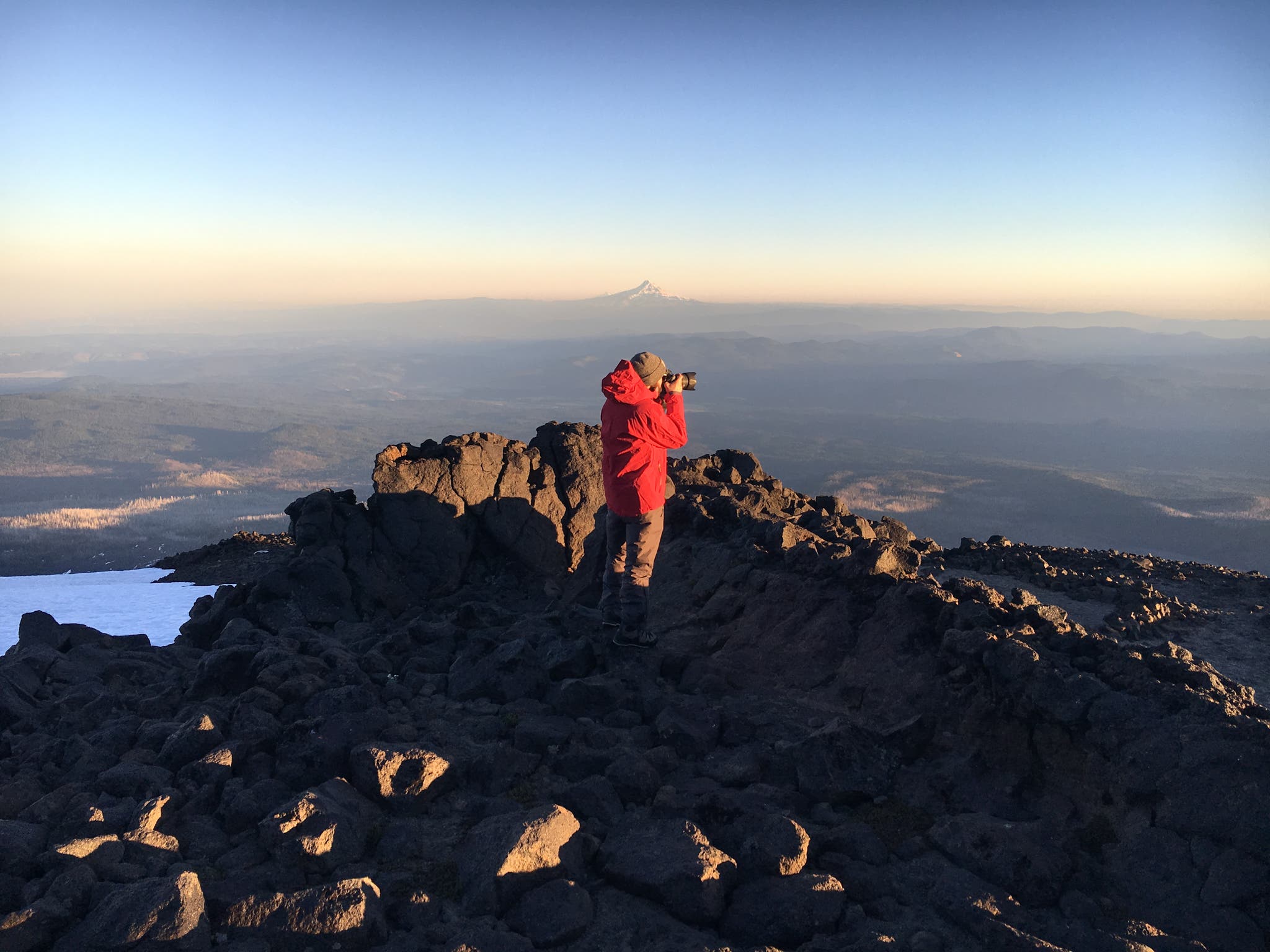 2048x1536 Days Outdoors: Hiking to the Summit of Mt. Adams in Washington