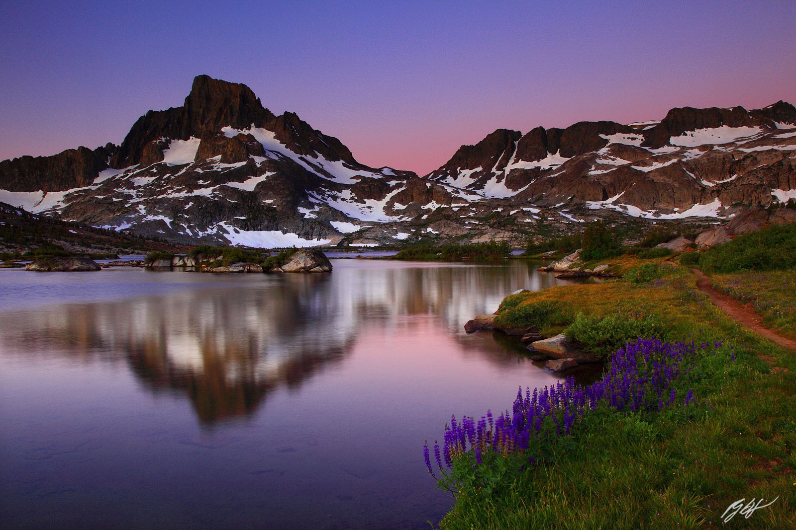 1600x1067 M253 Banner Peak Reflected in Thousand Island Lake, California. Randall J Hodges Photography