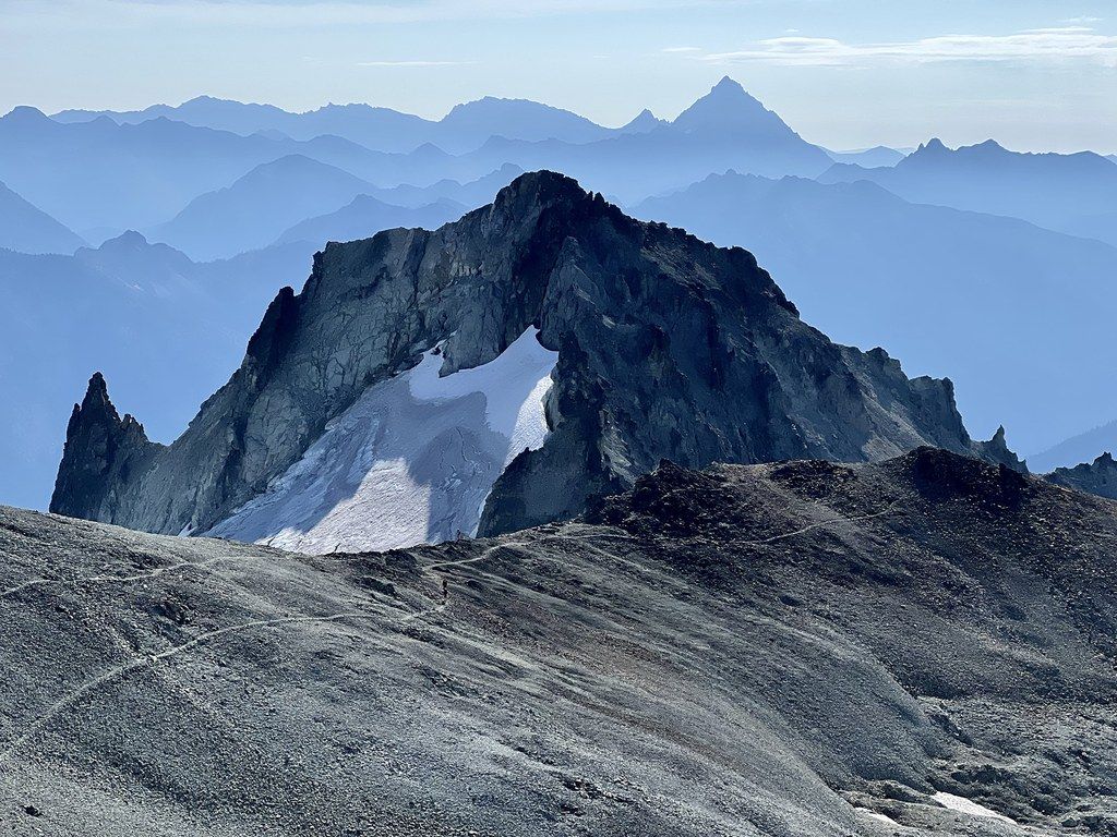 1024x768 Mount Daniel