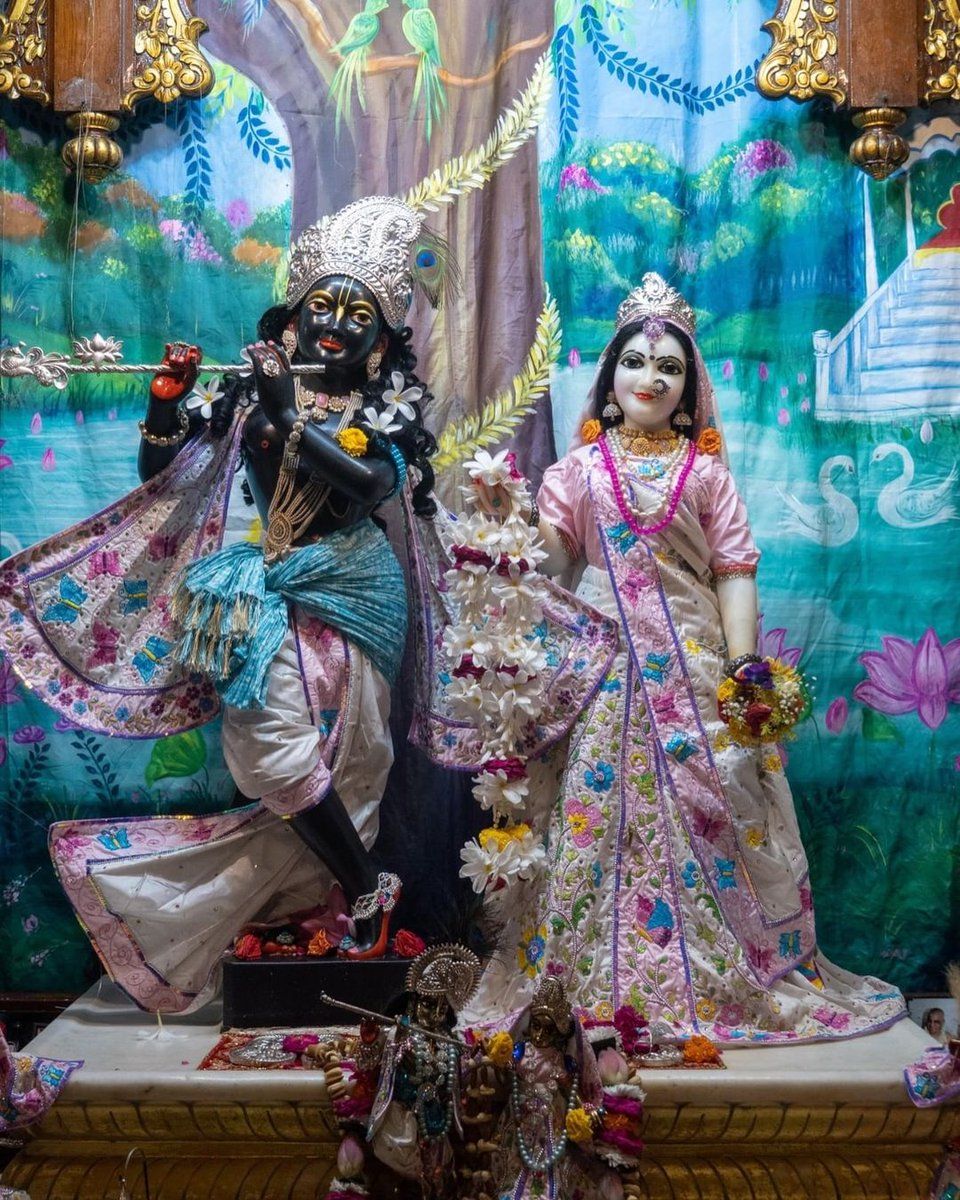 960x1200 May Lord Krishna's divine love surround you always