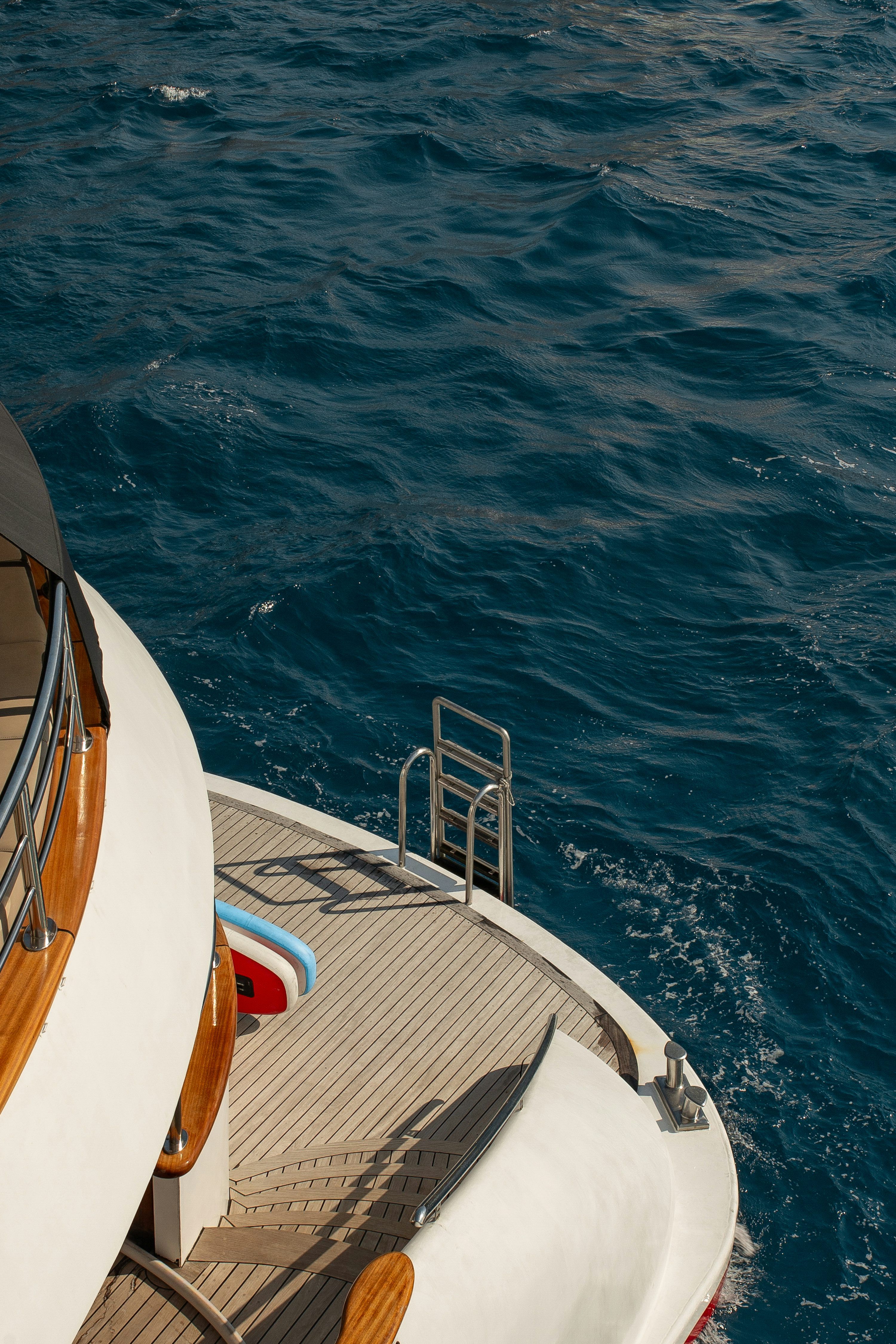 3000x4499 A view of the bow of a boat in the water photo