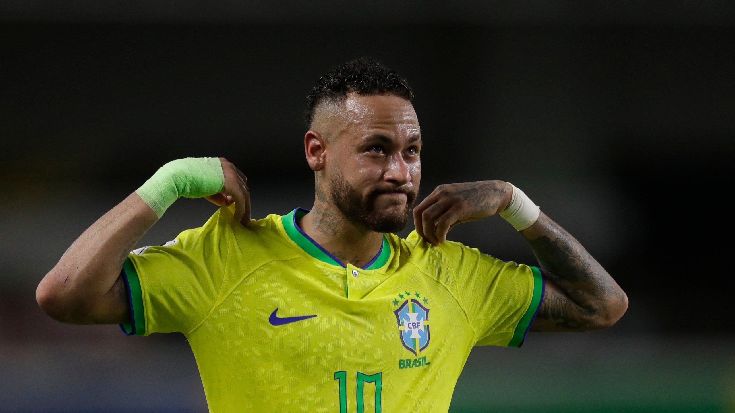 2560x1440 Neymar Scores 78th, 79th Goals To Surpass Pelé And Break Brazil's All Time Goal Scoring Record