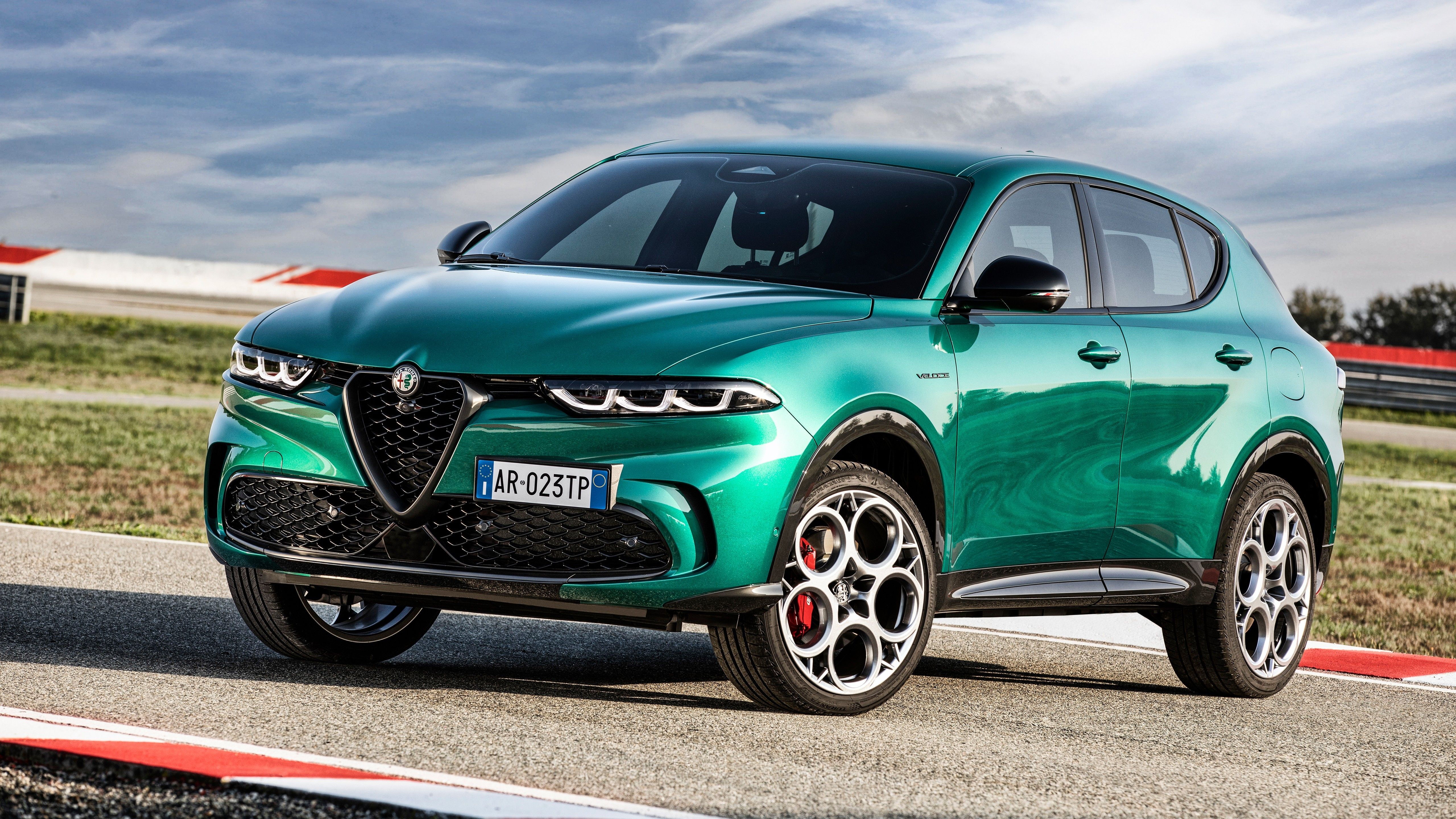 5120x2880 Alfa Romeo Tonale Veloce Plug In Hybrid Q4 2023 2 Car 4K 5K HD Cars Wallpaper