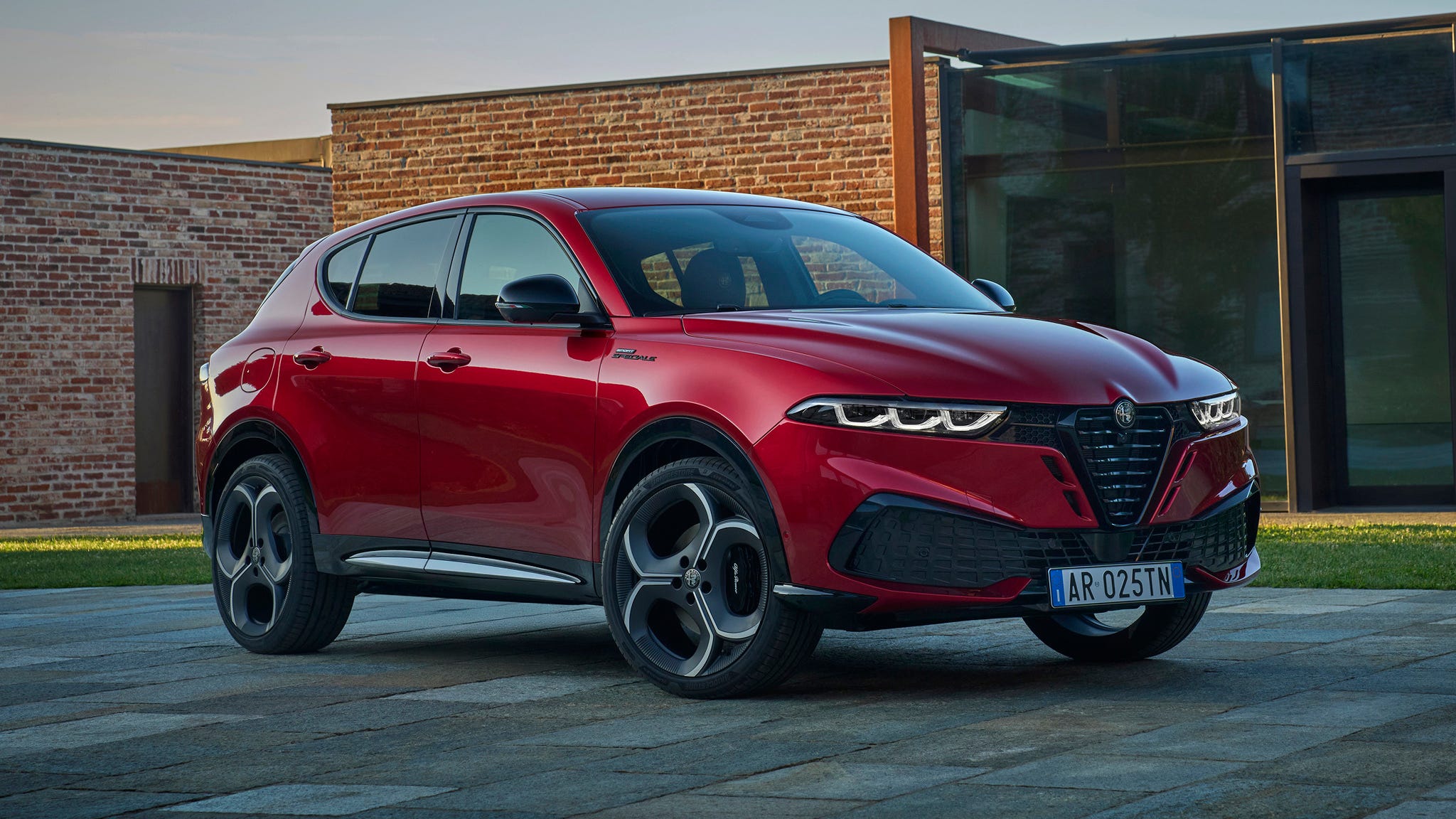 2048x1152 Alfa Romeo Tonale Hybrid Review: Expert Insights, Pricing, and Trims