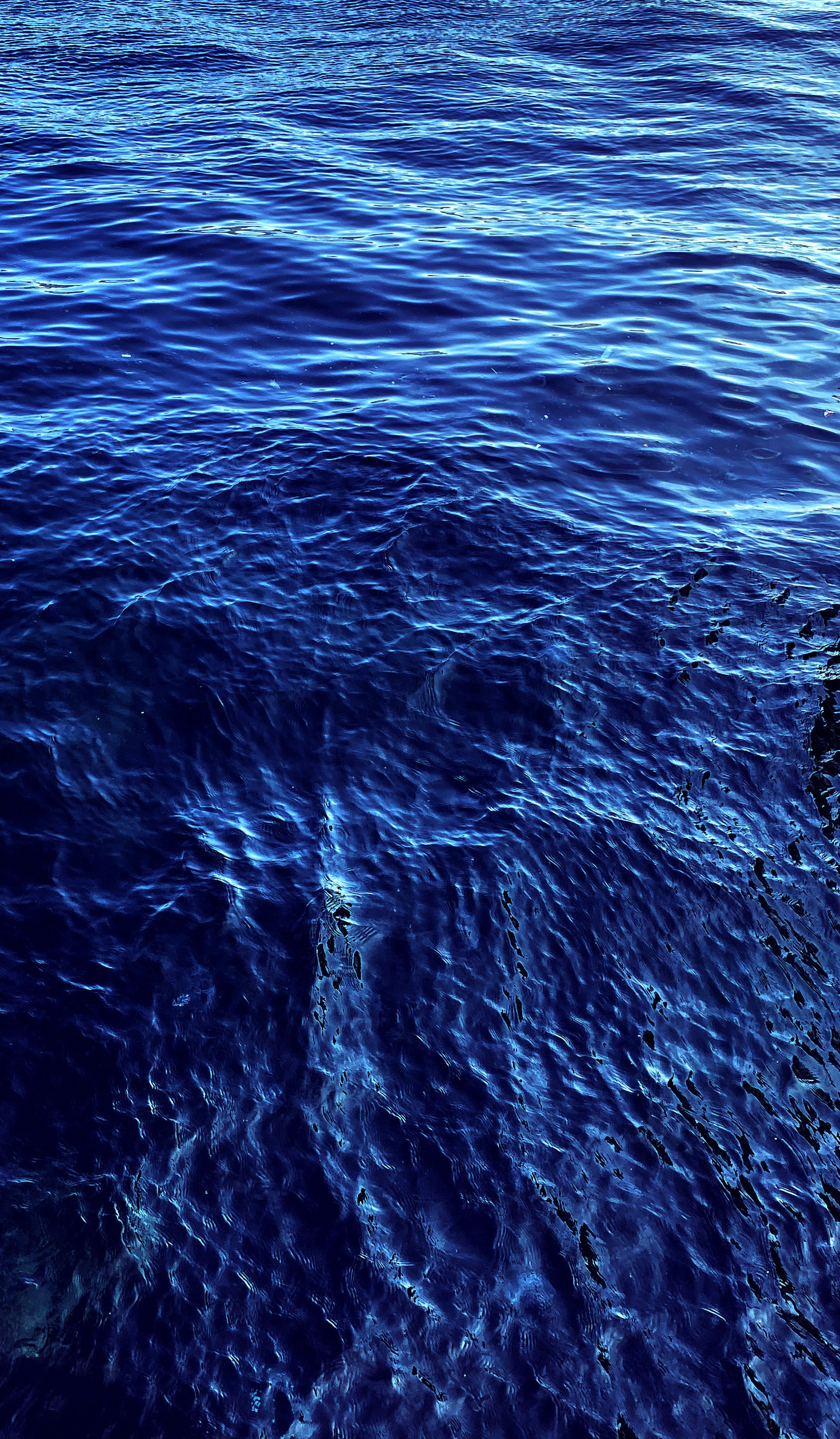 3000x5138 Deep blue water with waves. photo