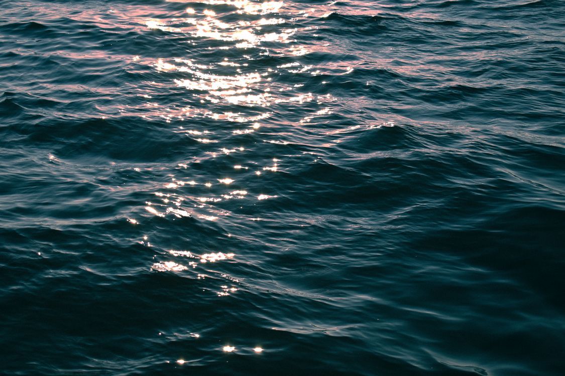 1125x750 Deep Blue Ocean Water · Free