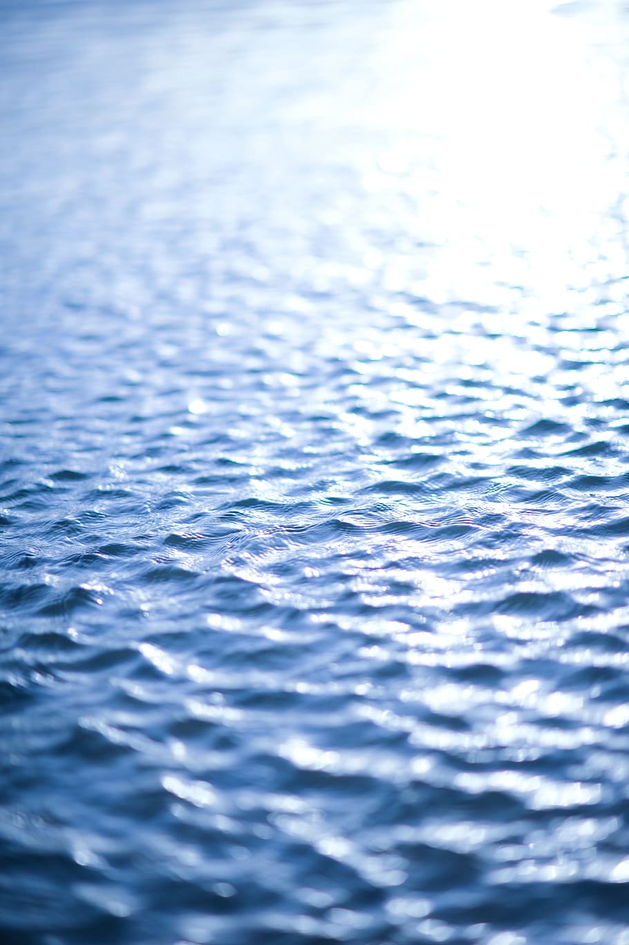 910x1368 HD wallpaper: shallow focus photography of blue water, lake, ocean, sea, the waves