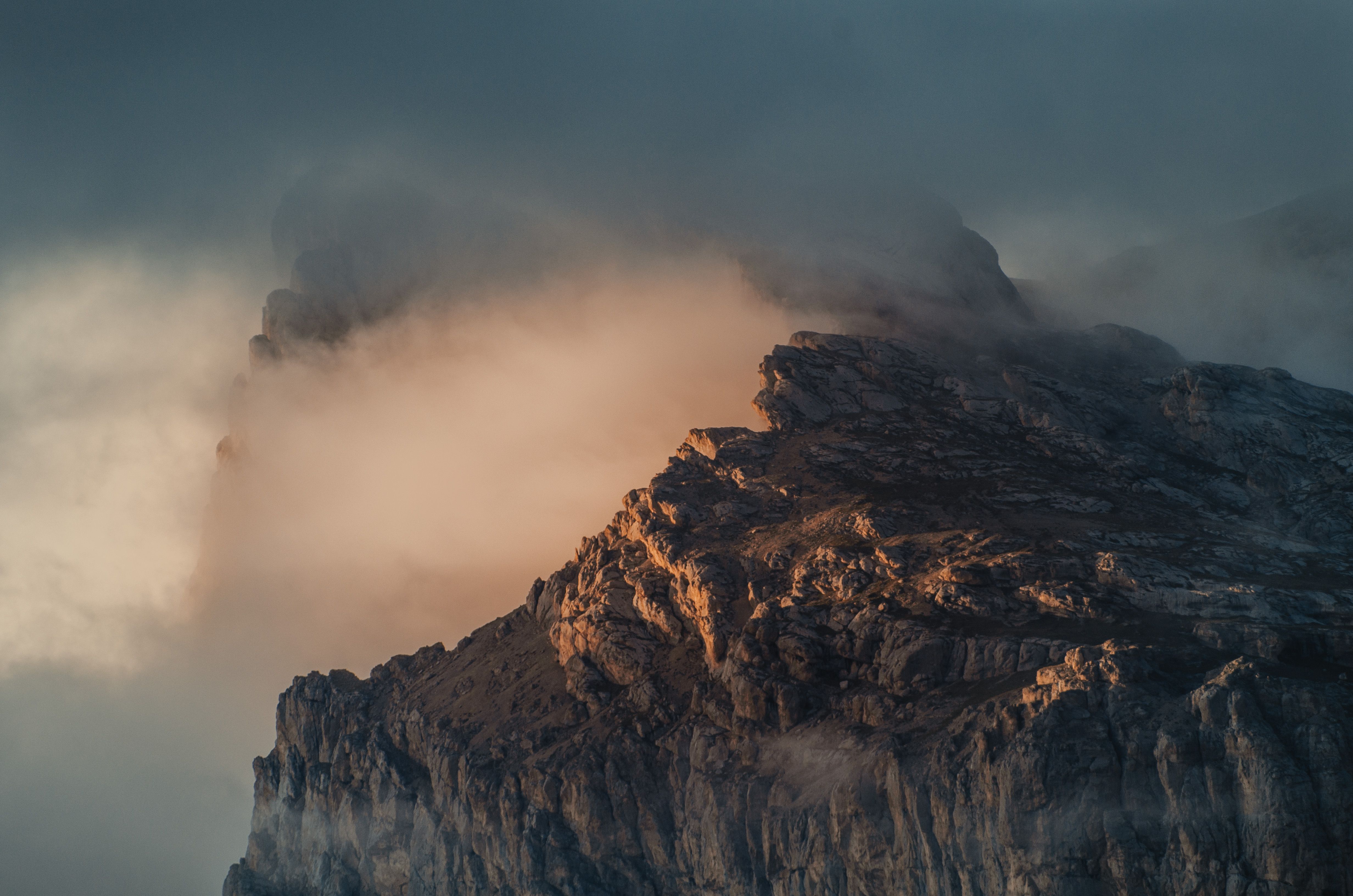 4928x3264 Mist Rolling Through Mountains · Free