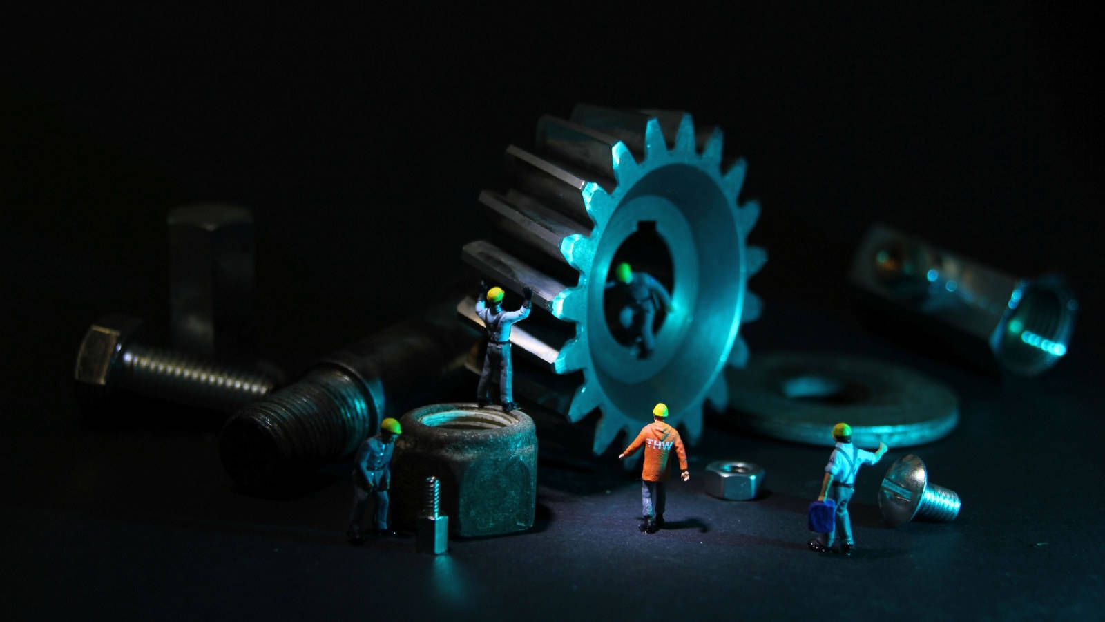 1600x900 Download Engineers Inspecting Mechanical Parts Wallpaper