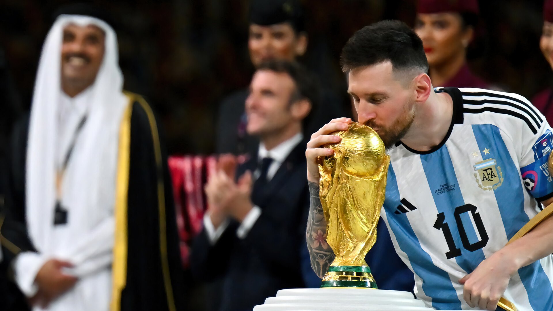 1920x1080 Messi Trophy Kiss FIFA World Cup 2022 Wallpaper 4K HD PC i