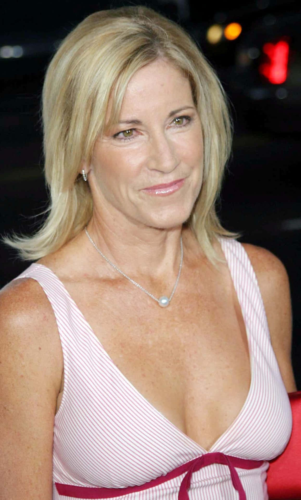 1157x1920 Download Chris Evert In A Pink Dress Wallpaper
