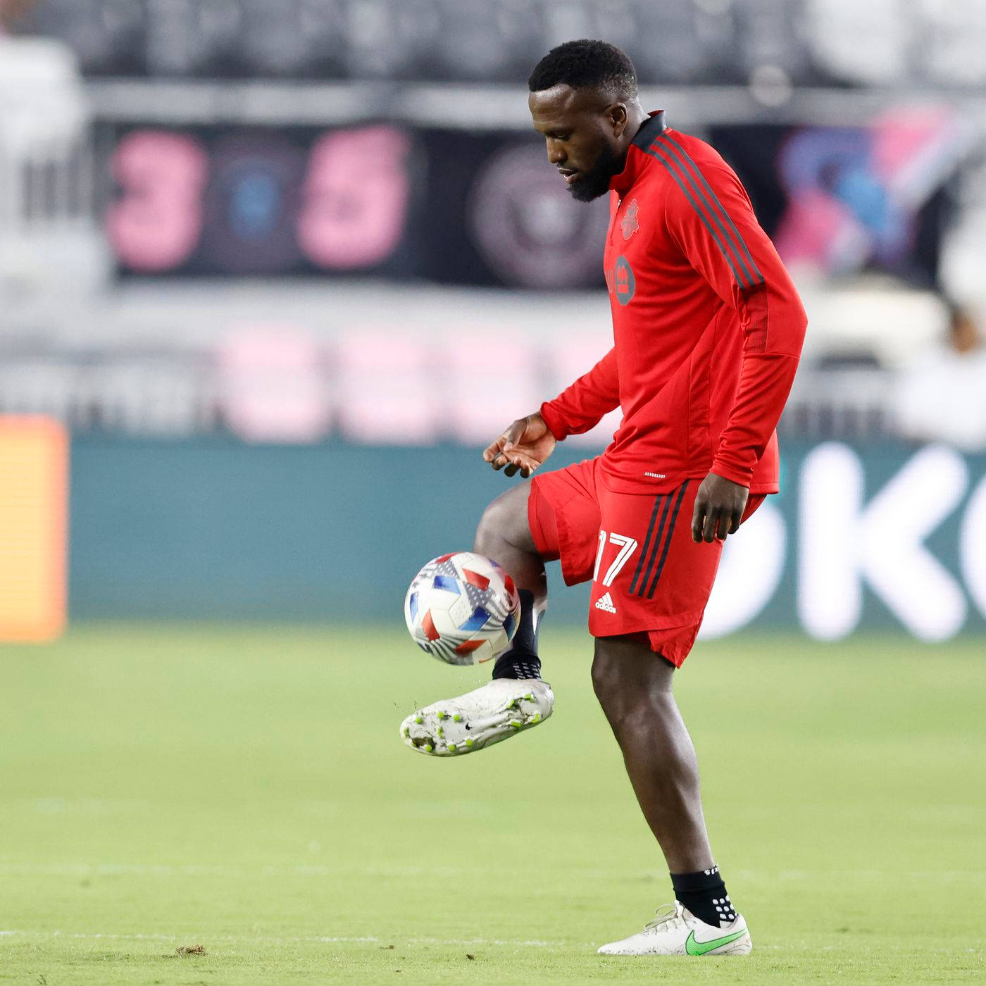 1400x1400 Download Soccer Player Jozy Altidore Kick Ups Wallpaper