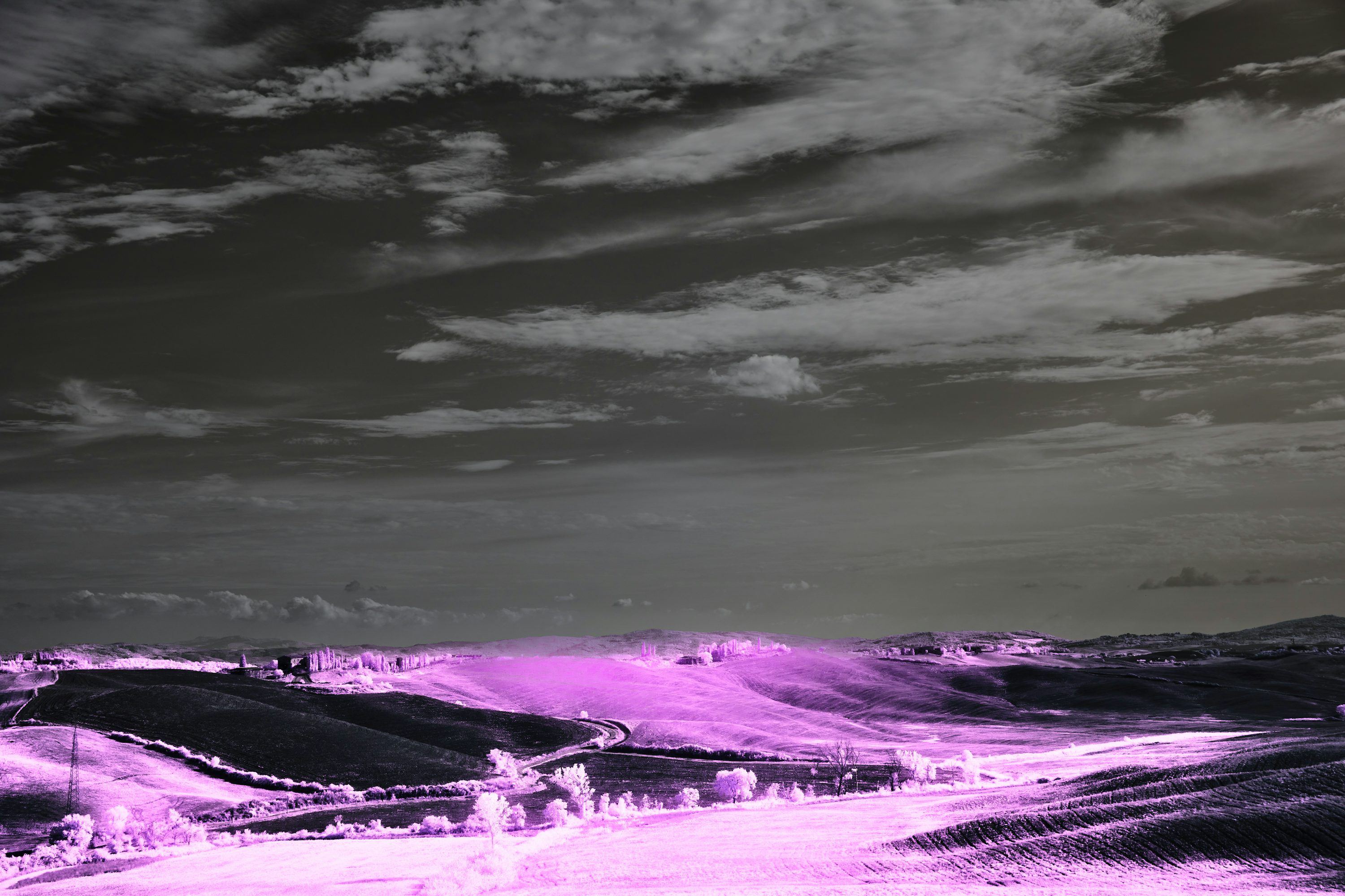 3000x2000 A black and white photo of a purple sky photo