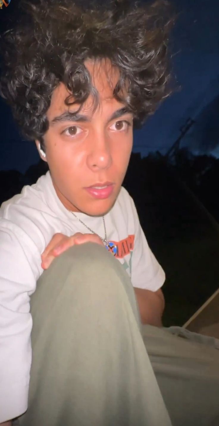 736x1432 Benjamin De Almeida