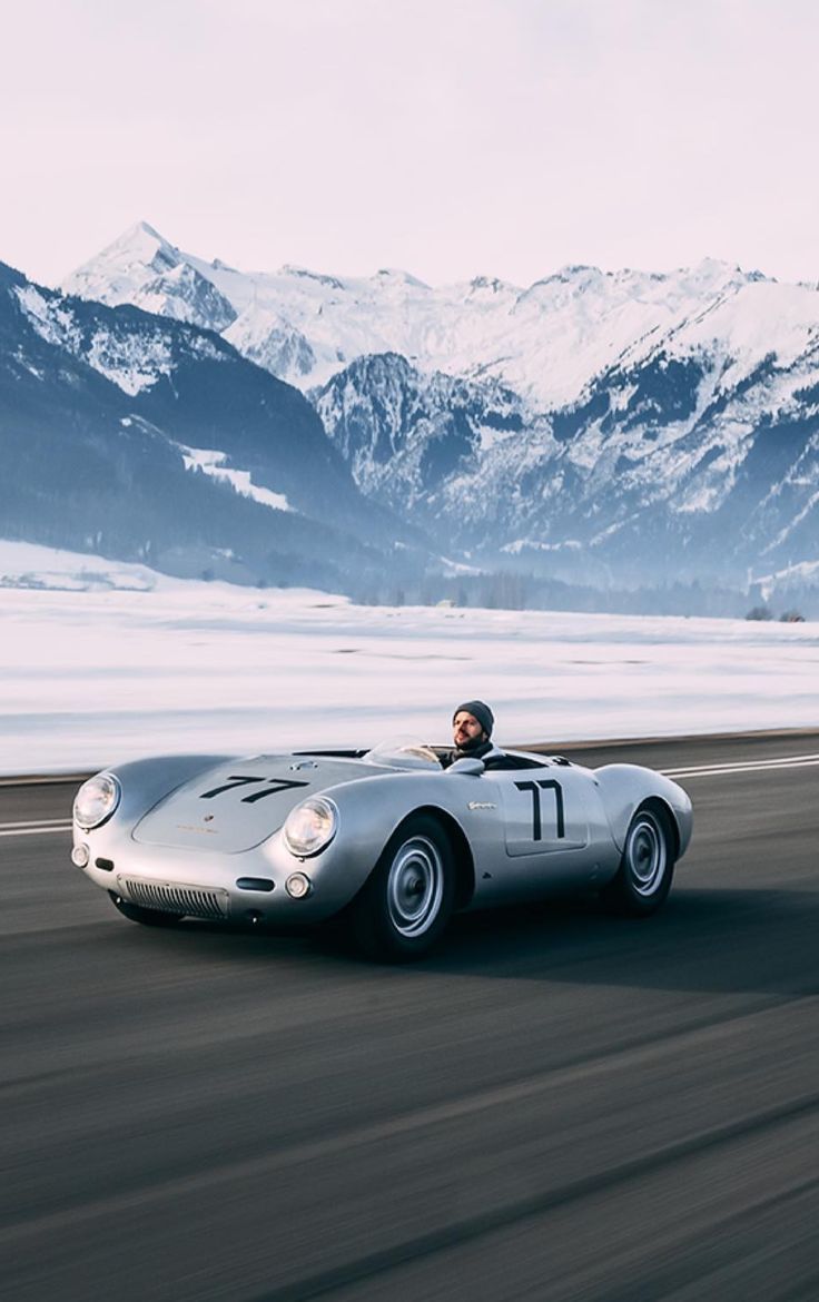 736x1170 Porsche 550 Spyder