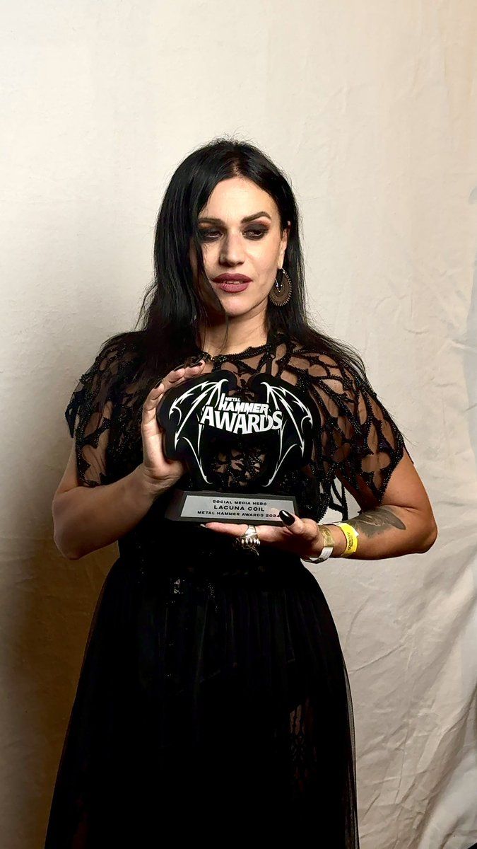 675x1200 Cristina Scabbia / Posts / X