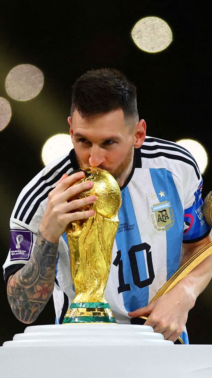 720x1280 Messi World Cup Trophy Wallpaper