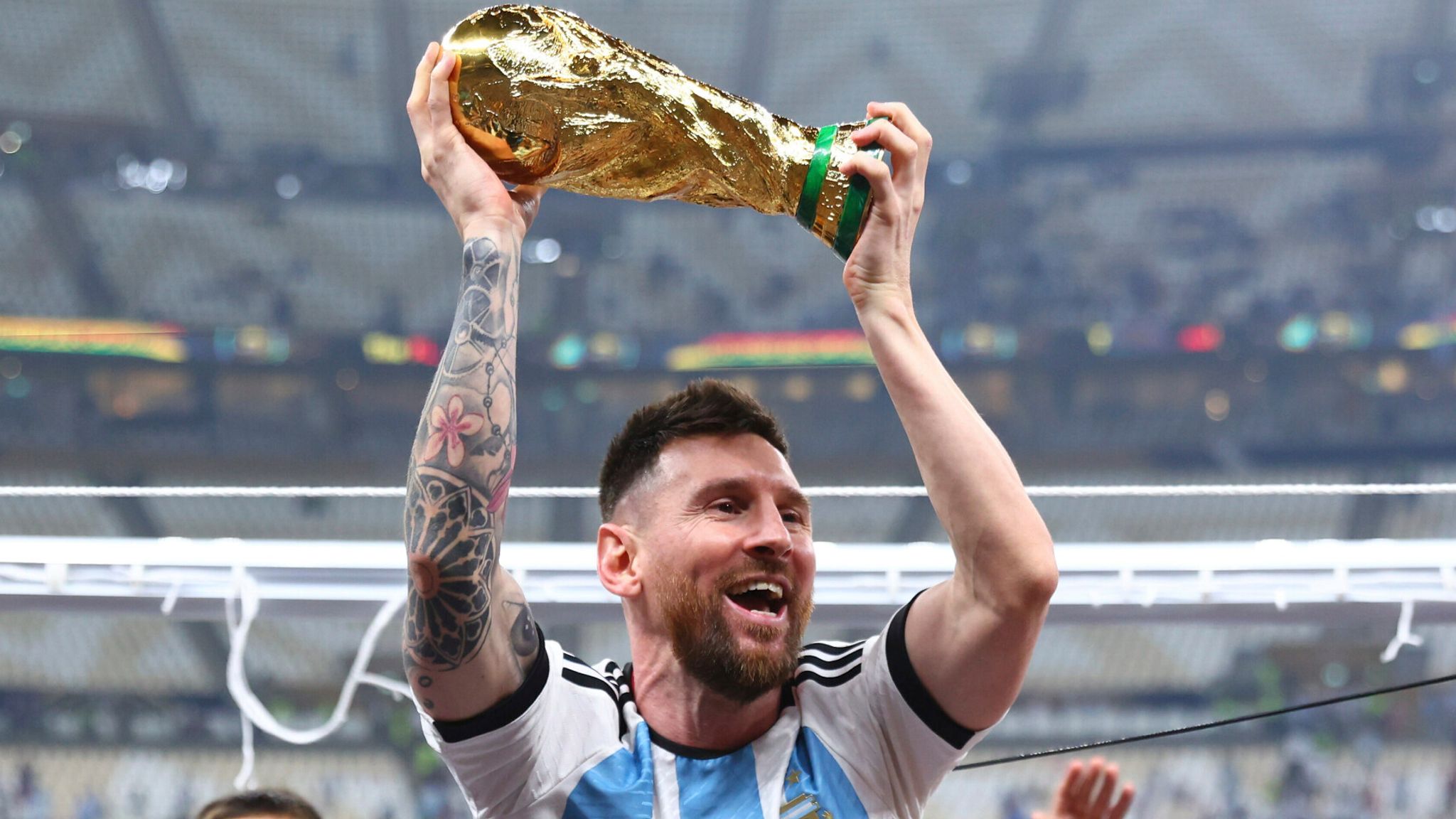 2048x1152 Messi World Cup Trophy Wallpaper